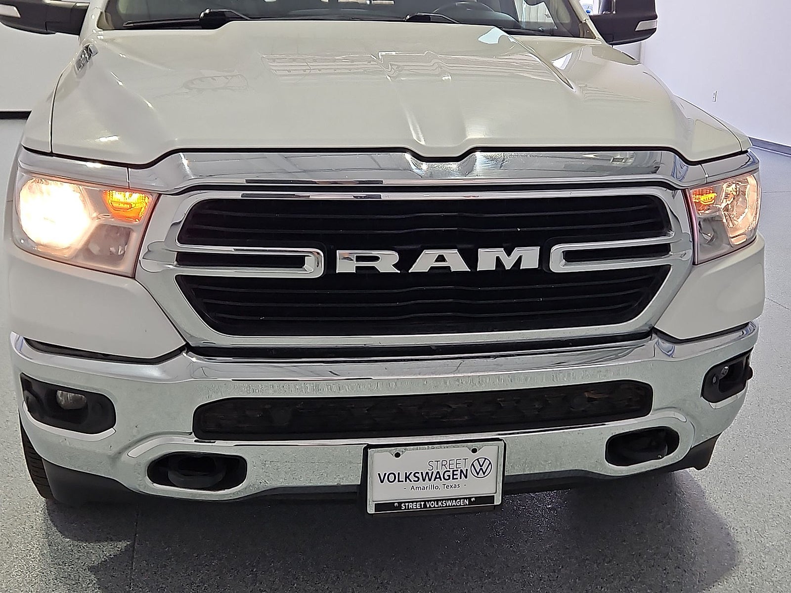 2020 RAM 1500 Lone Star Crew Cab 4x4 5'7" Box