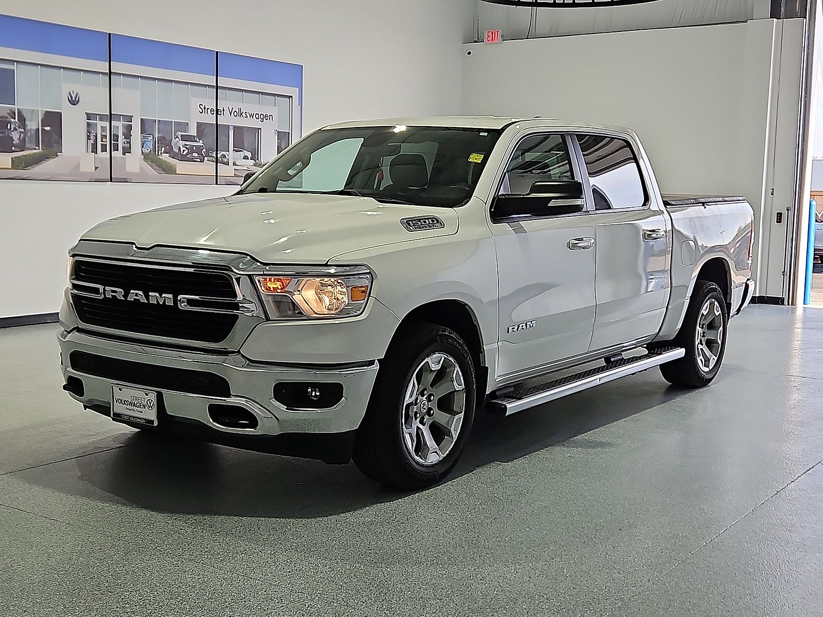 2020 RAM 1500 Lone Star Crew Cab 4x4 5'7" Box