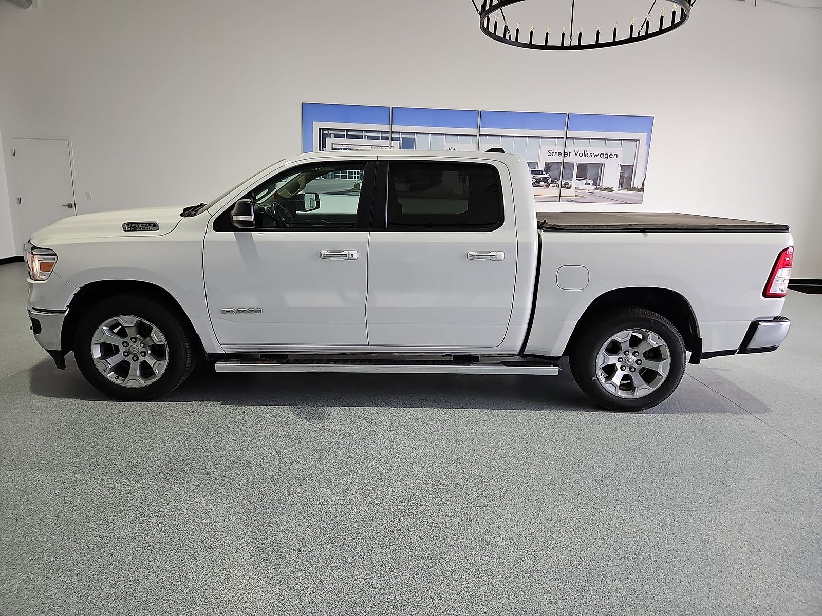 2020 RAM 1500 Lone Star Crew Cab 4x4 5'7" Box