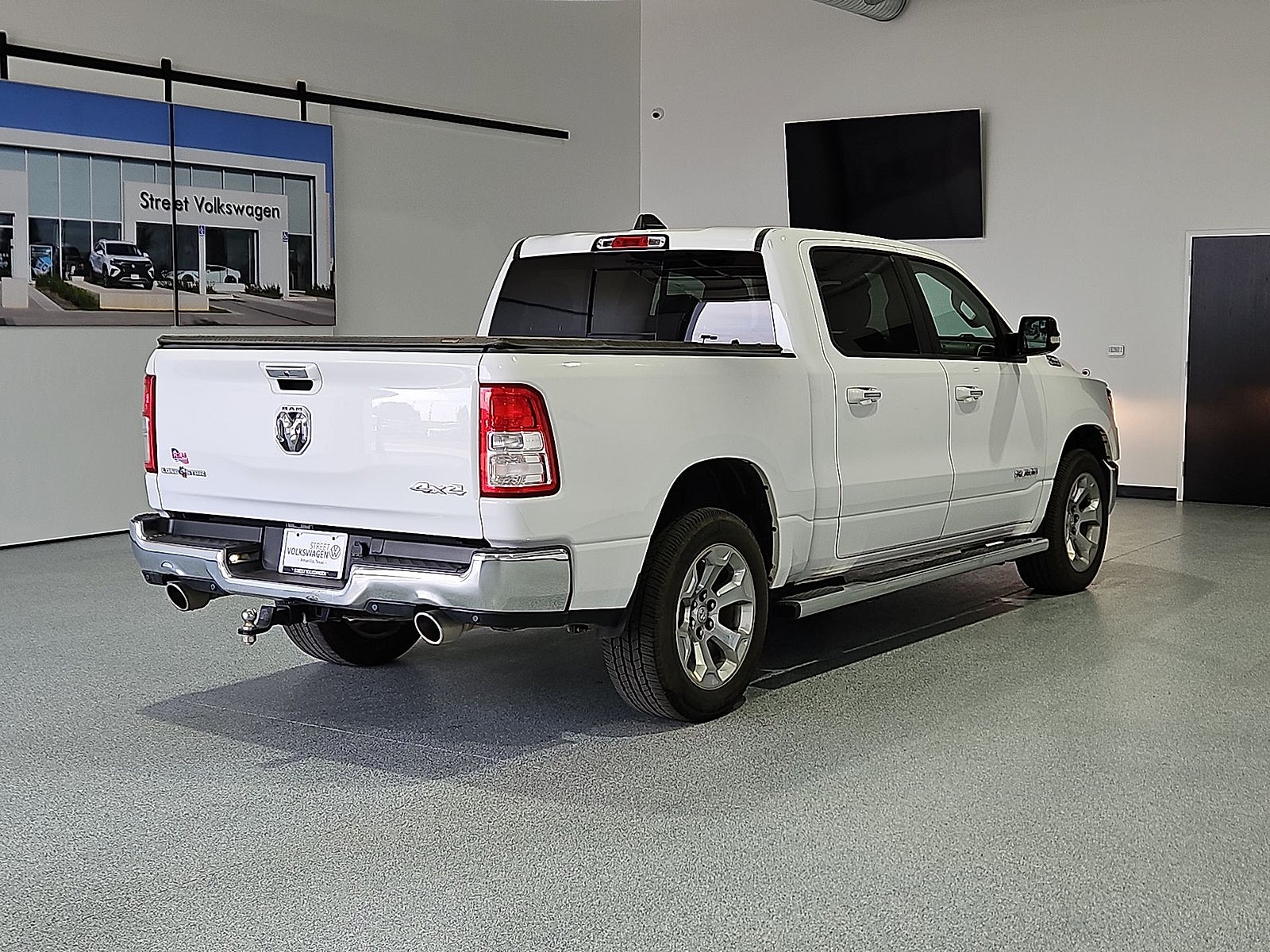 2020 RAM 1500 Lone Star Crew Cab 4x4 5'7" Box