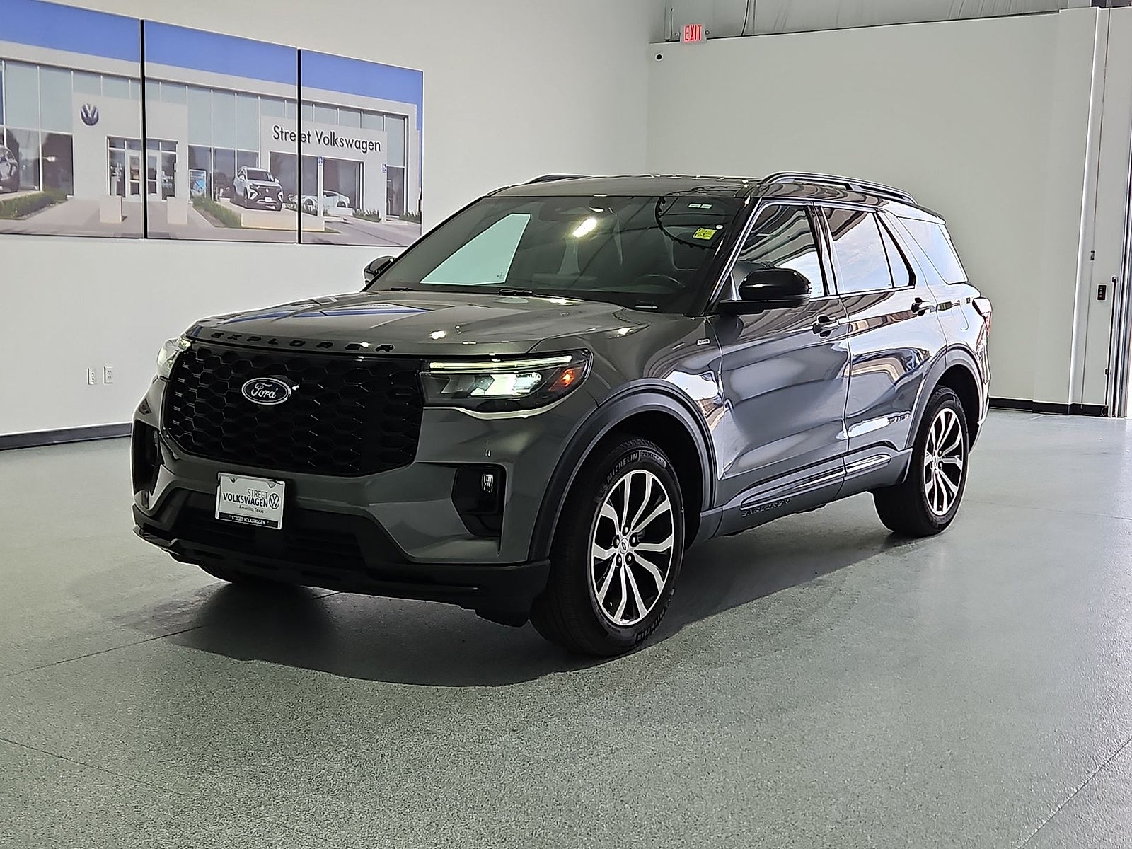 2025 Ford Explorer ST-Line