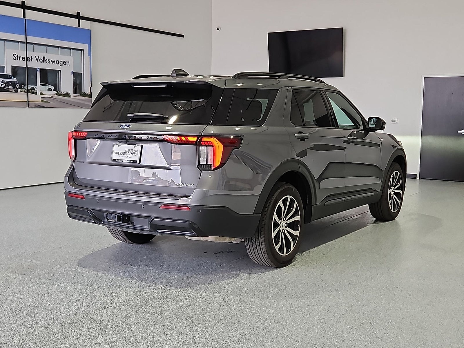 2025 Ford Explorer ST-Line