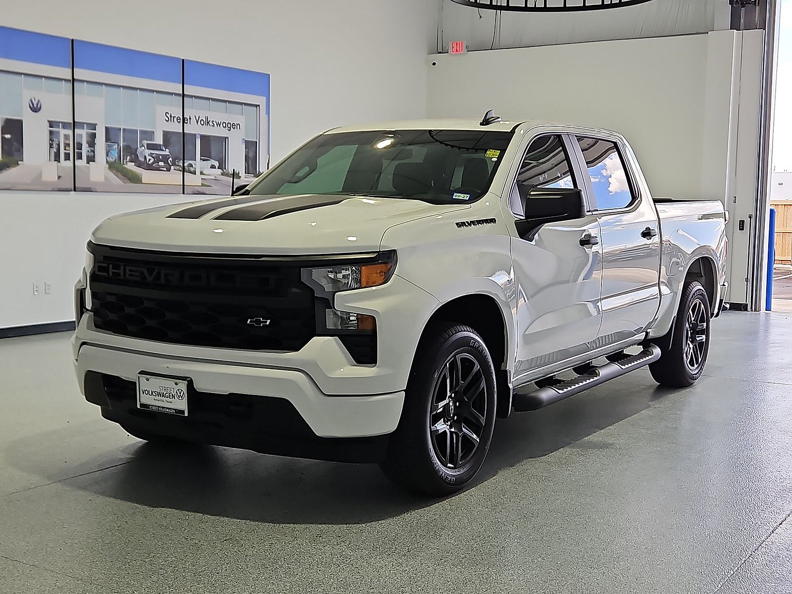 2022 Chevrolet Silverado 1500 2WD Crew Cab Short Bed Custom