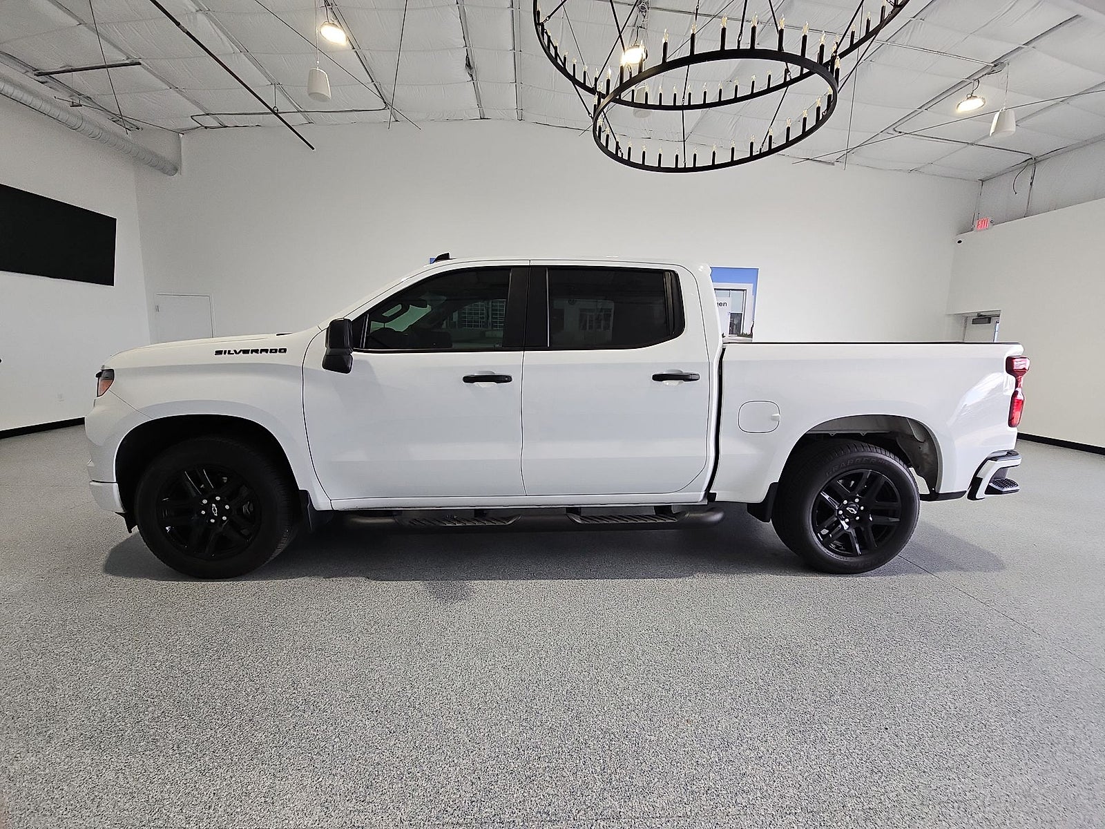 2022 Chevrolet Silverado 1500 2WD Crew Cab Short Bed Custom