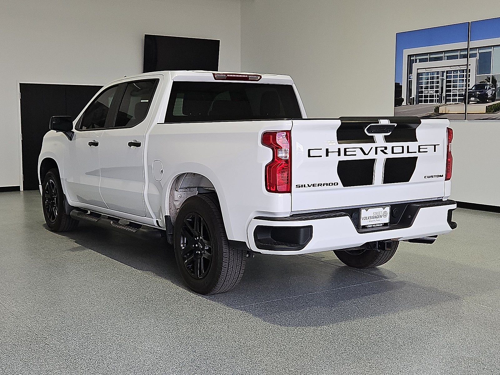 2022 Chevrolet Silverado 1500 2WD Crew Cab Short Bed Custom