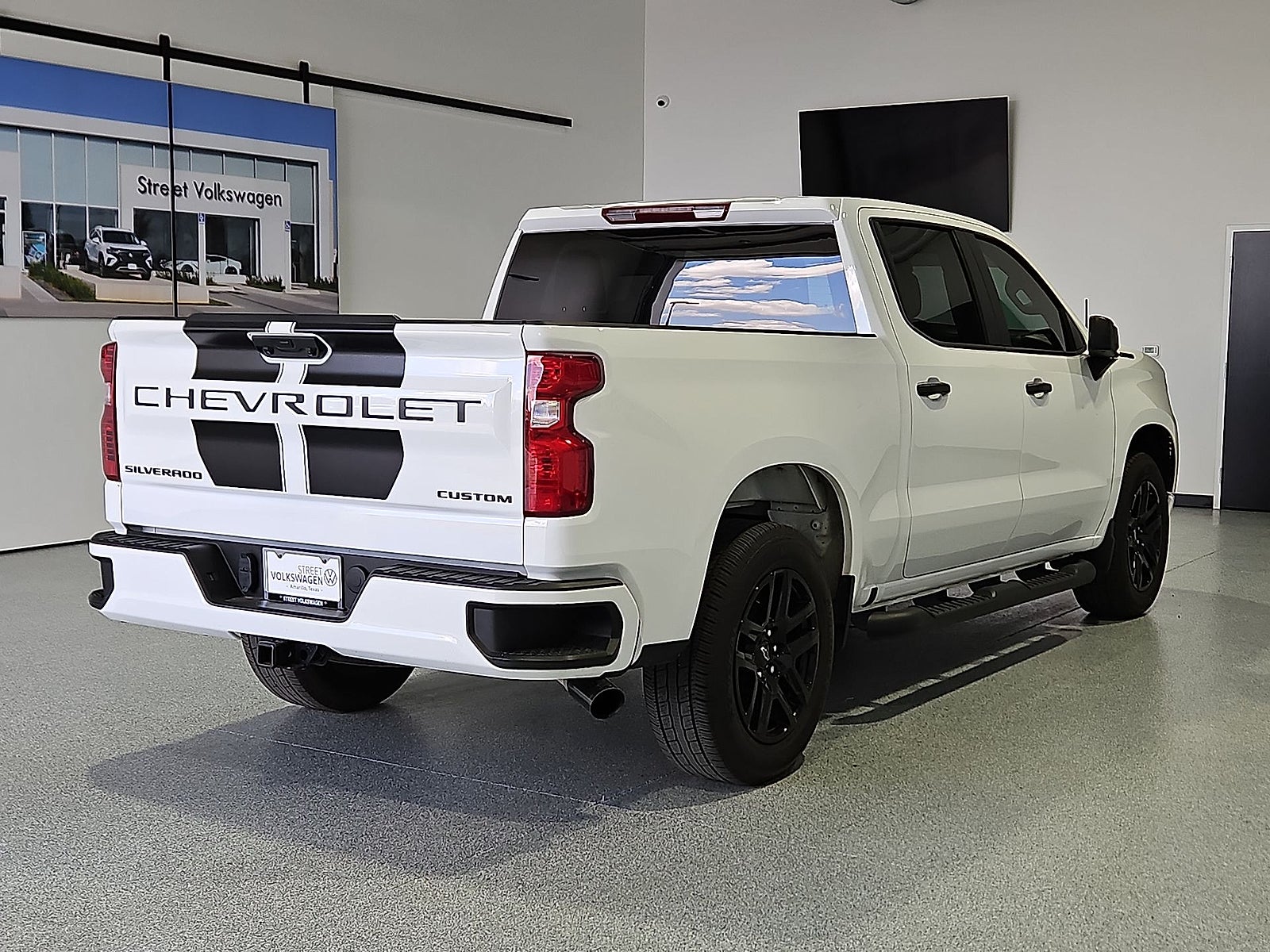 2022 Chevrolet Silverado 1500 2WD Crew Cab Short Bed Custom