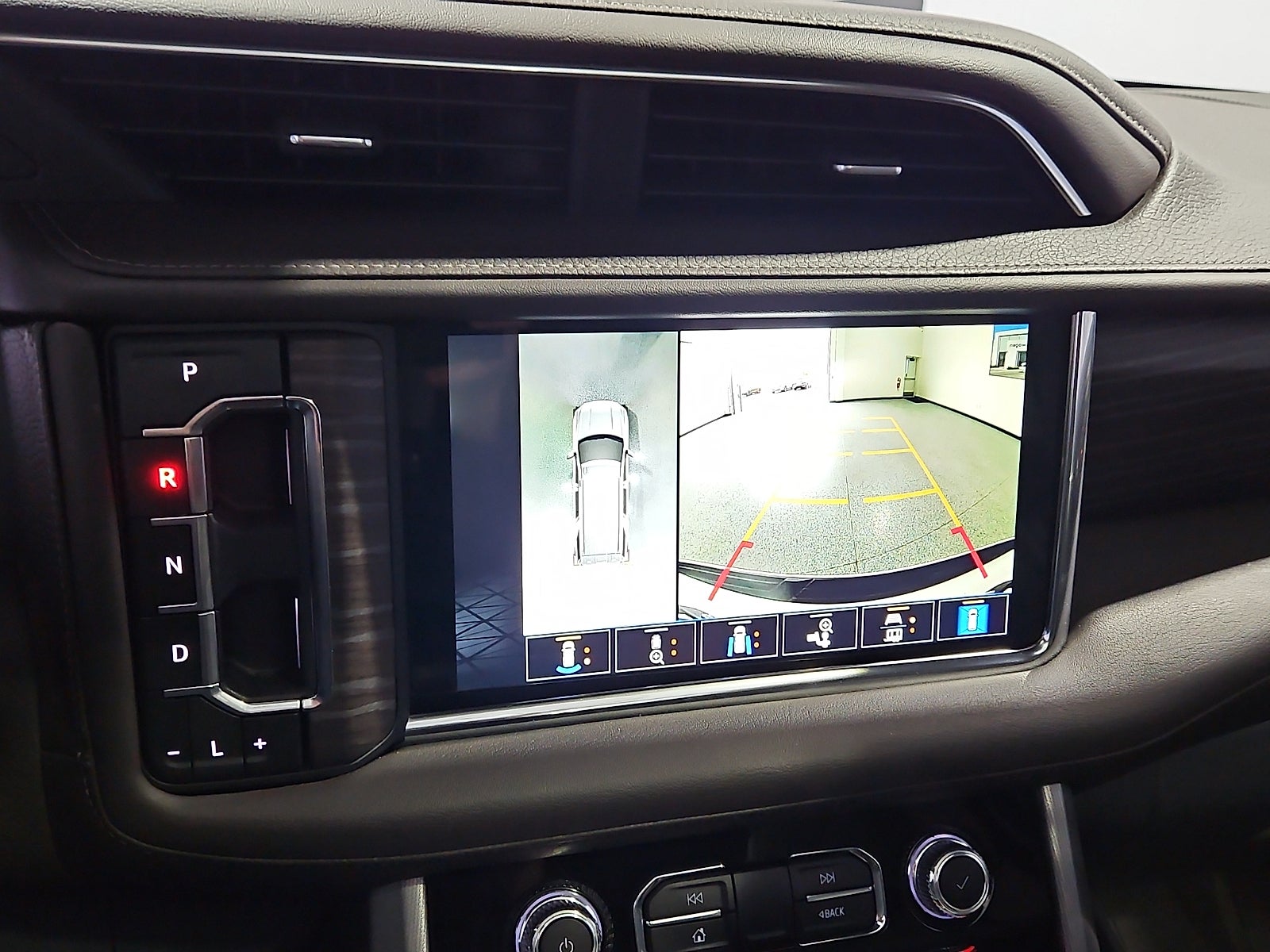 2023 GMC Yukon 4WD Denali