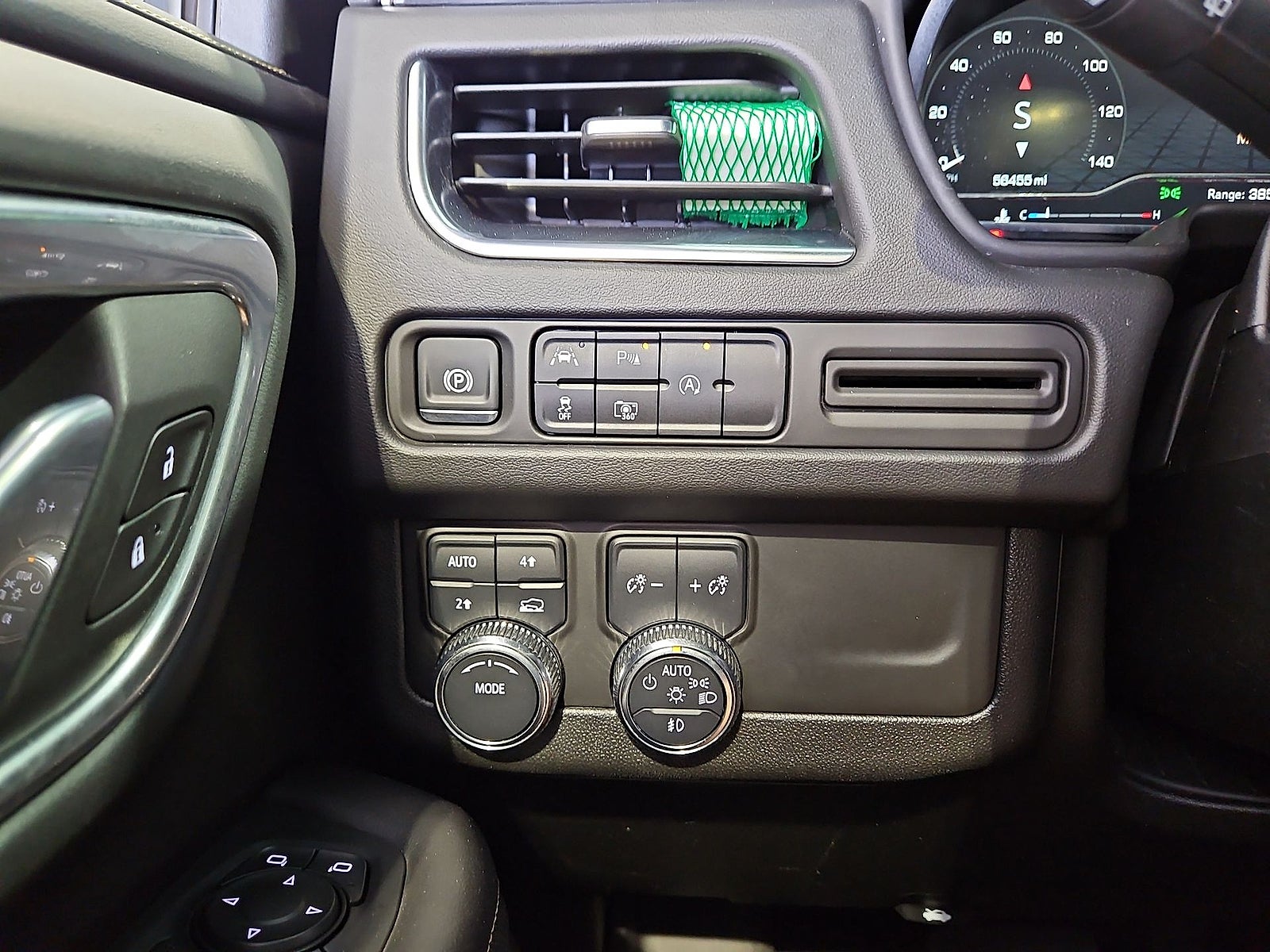 2024 GMC Yukon XL 4WD SLT