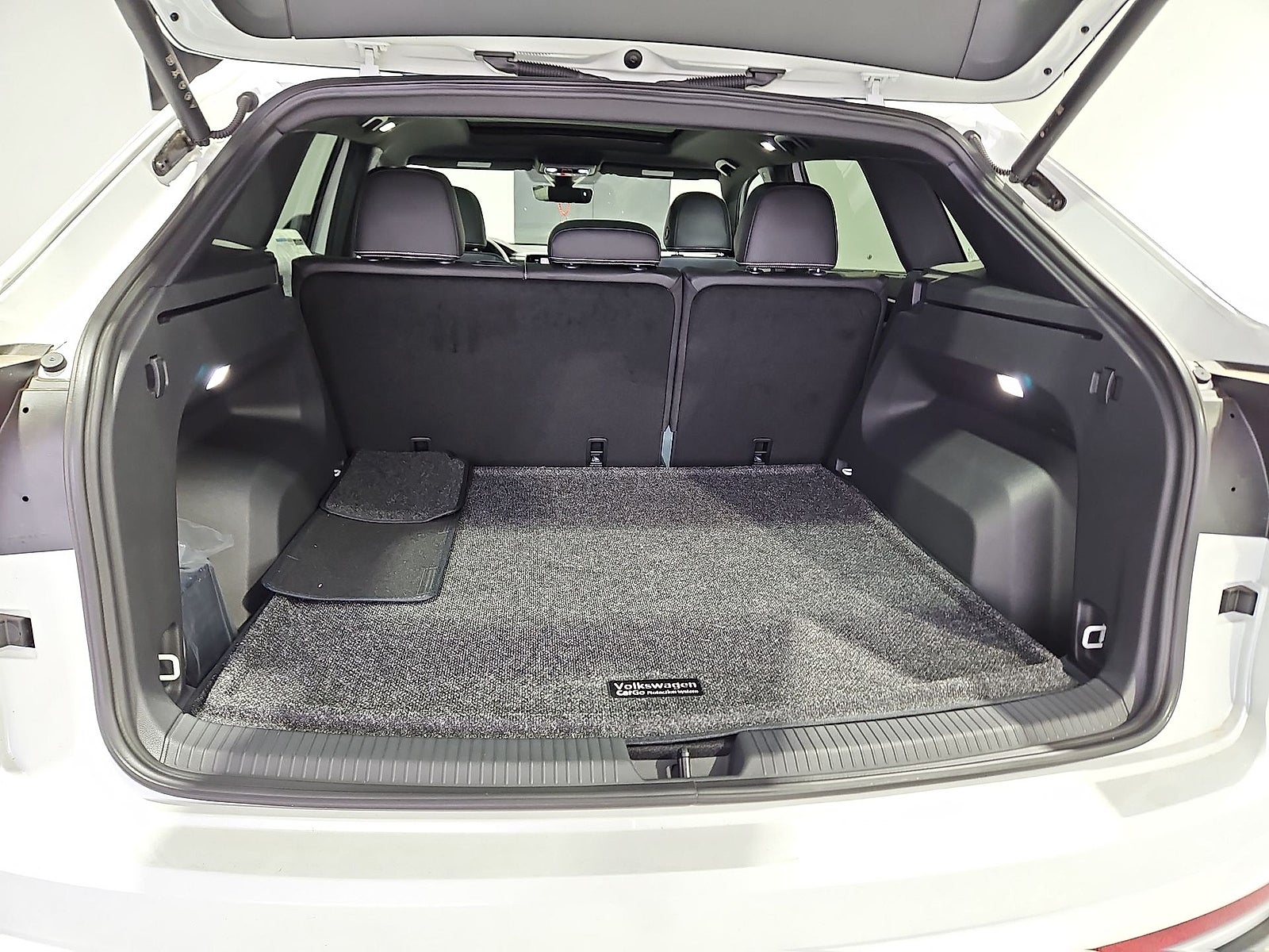 2026 Volkswagen Atlas Cross Sport SEL R-Line Black