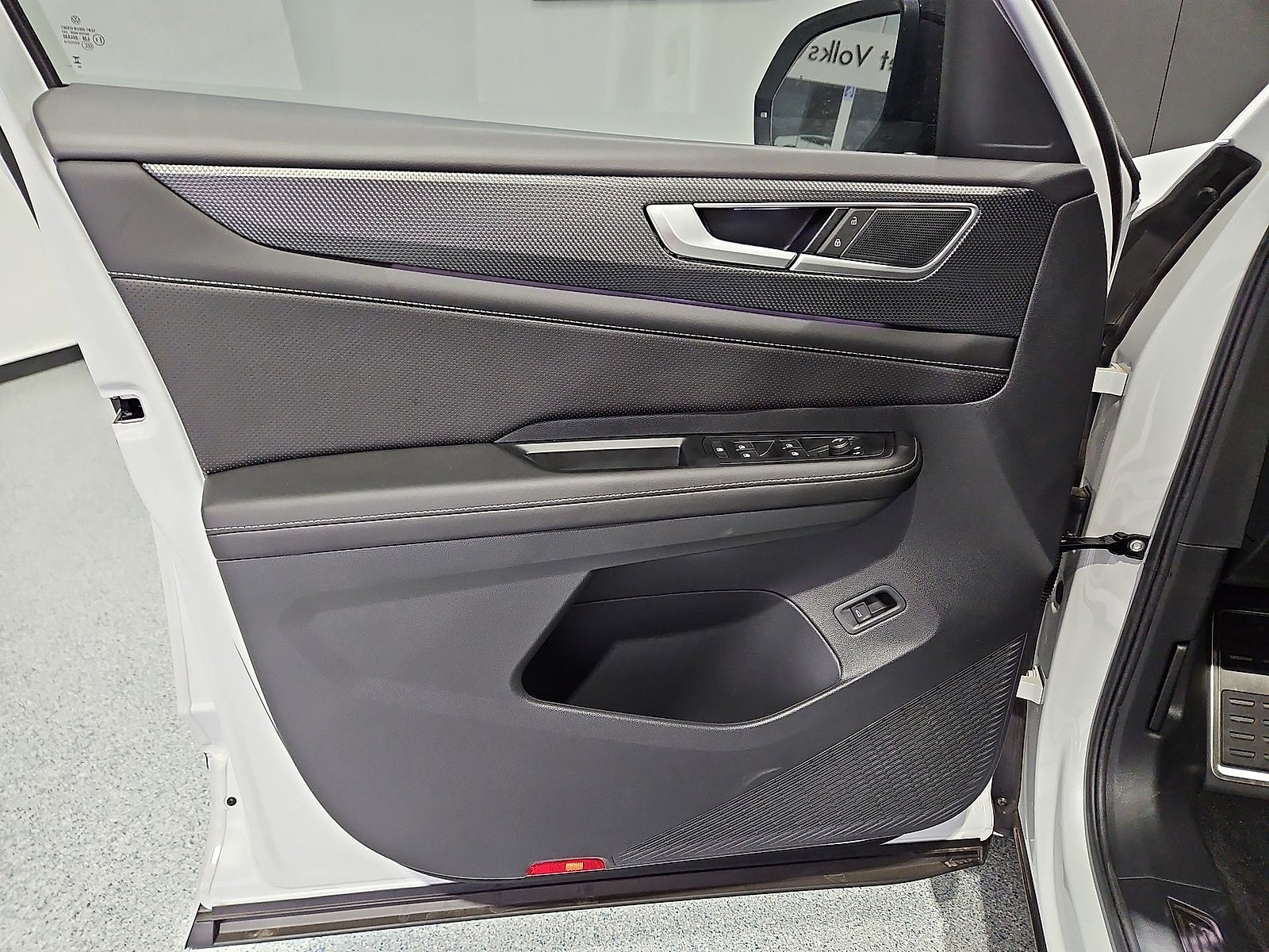 2026 Volkswagen Atlas Cross Sport SEL R-Line Black