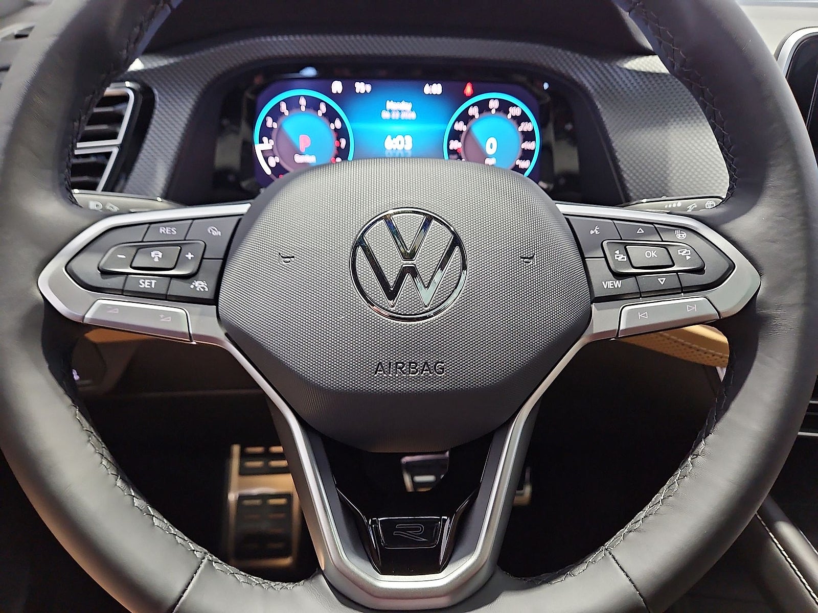 2026 Volkswagen Atlas Cross Sport SEL R-Line Black