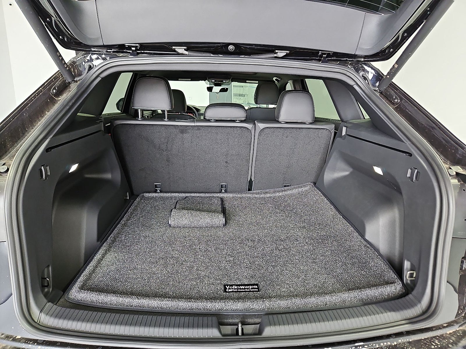 2026 Volkswagen Atlas Cross Sport SEL R-Line Black