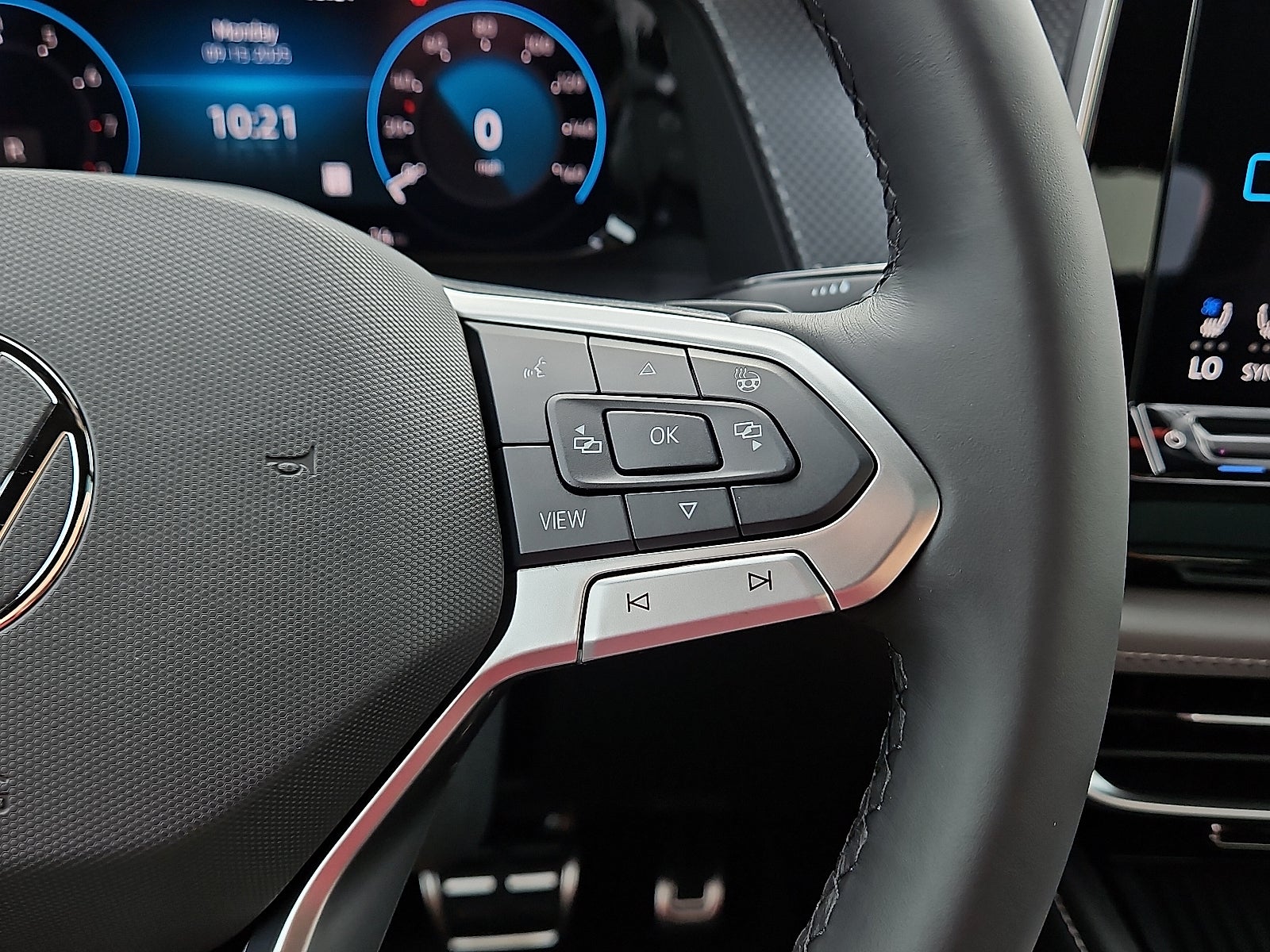 2026 Volkswagen Atlas Cross Sport 2.0T SEL R-Line Black