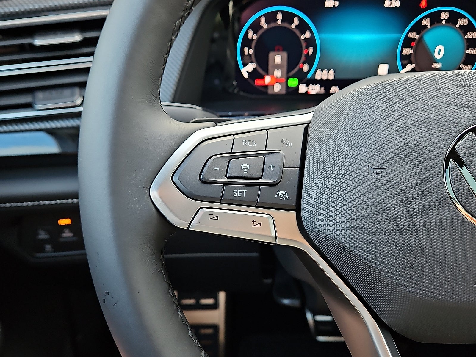 2026 Volkswagen Atlas Cross Sport 2.0T SEL R-Line Black