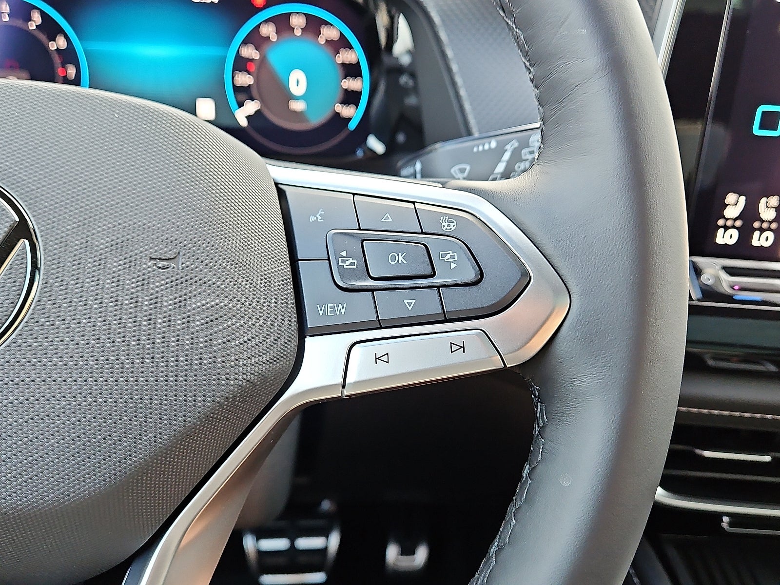 2026 Volkswagen Atlas Cross Sport 2.0T SEL R-Line Black