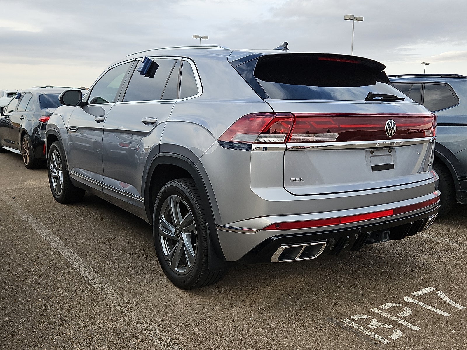 2024 Volkswagen Atlas Cross Sport 2.0T SEL R-Line