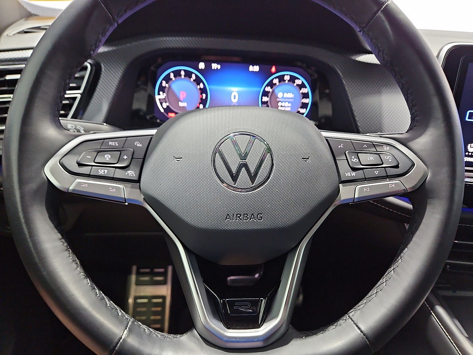 2024 Volkswagen Atlas Cross Sport 2.0T SEL R-Line