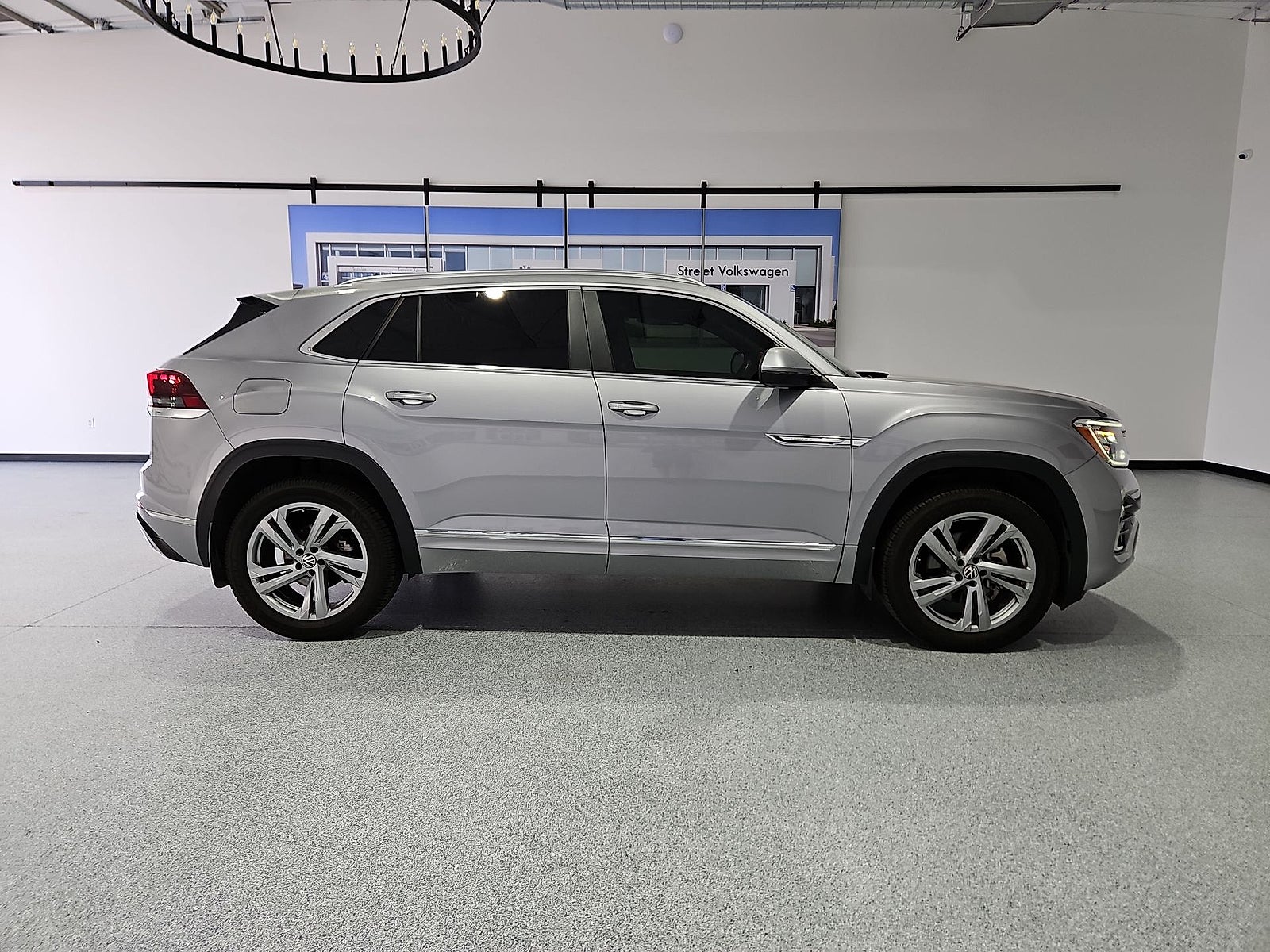 2024 Volkswagen Atlas Cross Sport 2.0T SEL R-Line