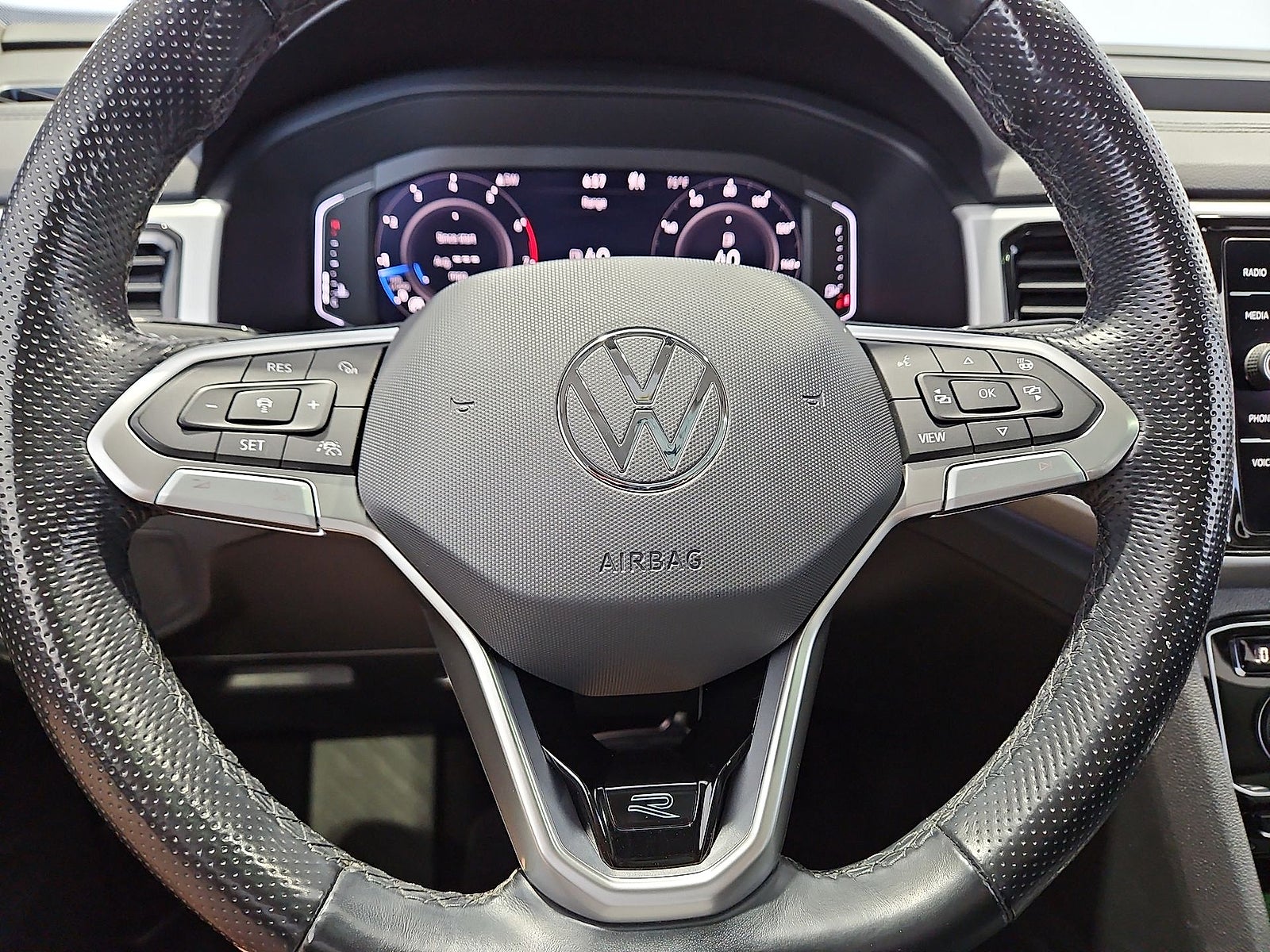 2022 Volkswagen Atlas 3.6L V6 SEL R-Line