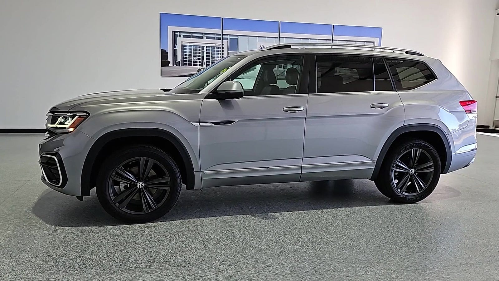 2022 Volkswagen Atlas 3.6L V6 SEL R-Line