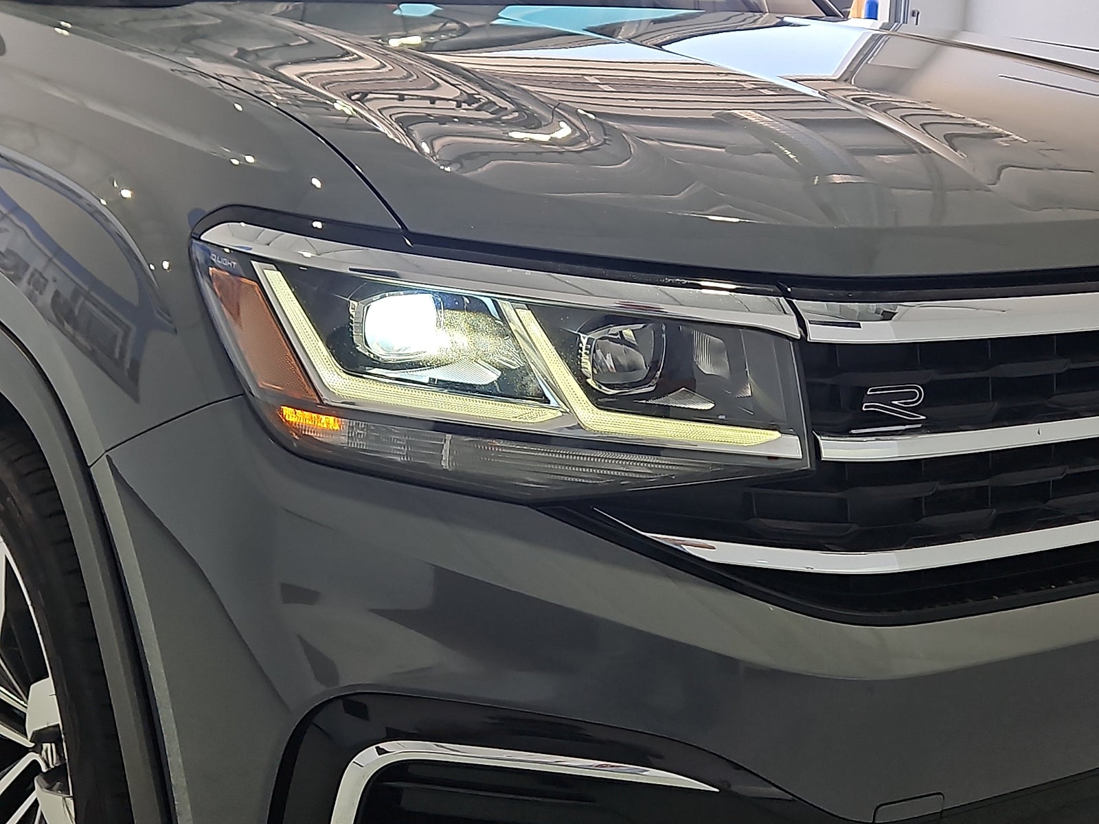 2021 Volkswagen Atlas Cross Sport 3.6L V6 SEL R-Line