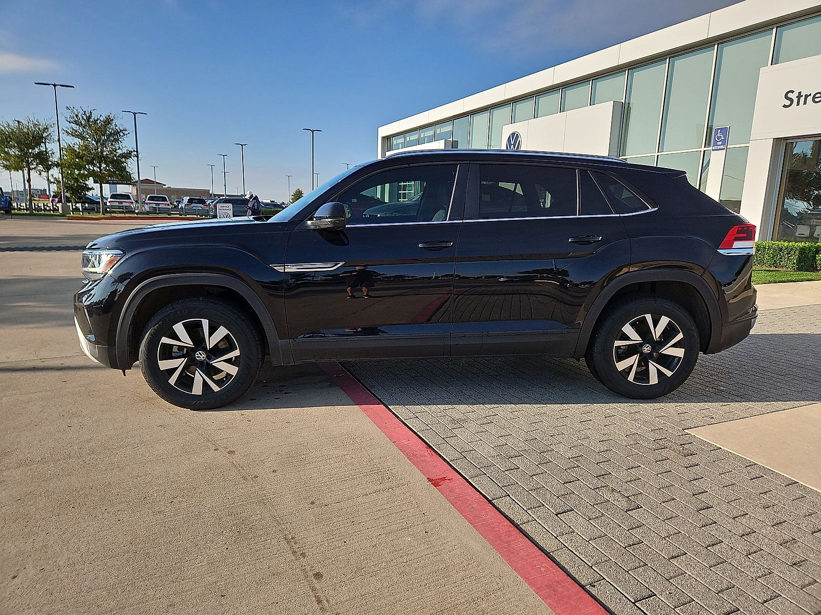 2023 Volkswagen Atlas Cross Sport 2.0T SE