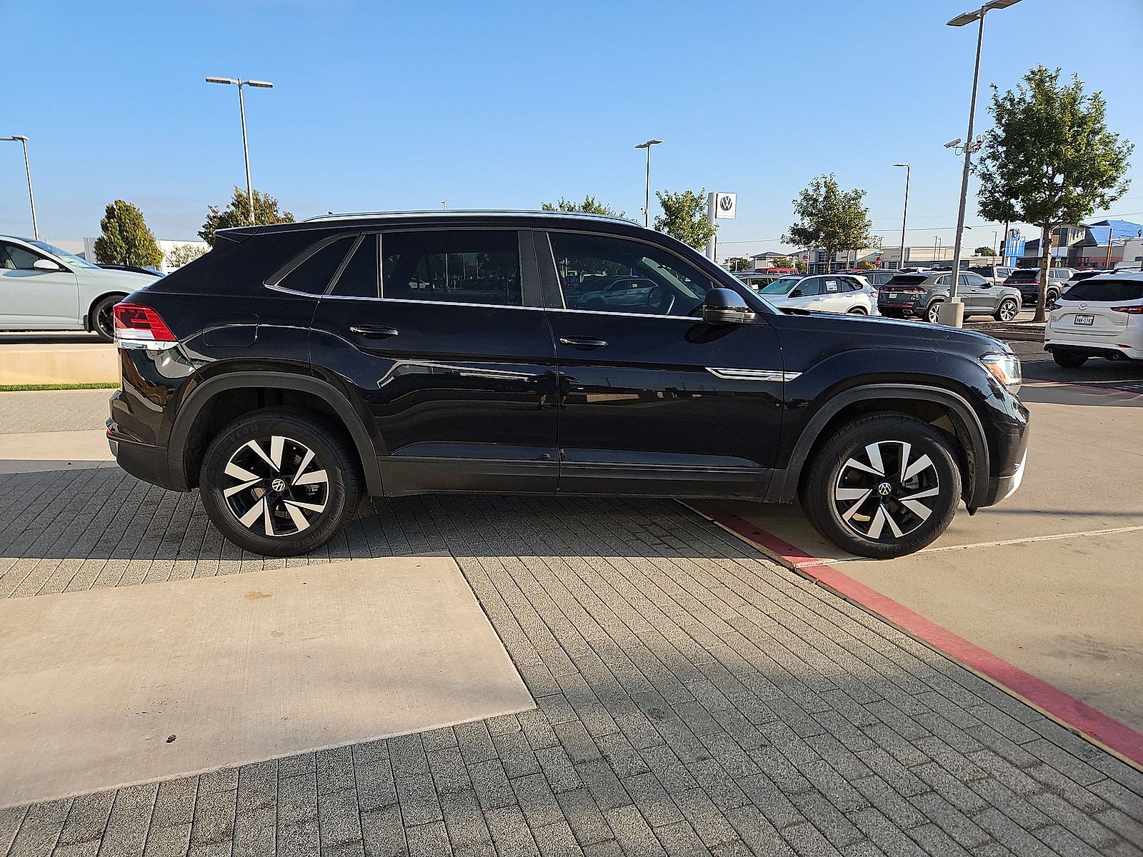 2023 Volkswagen Atlas Cross Sport 2.0T SE