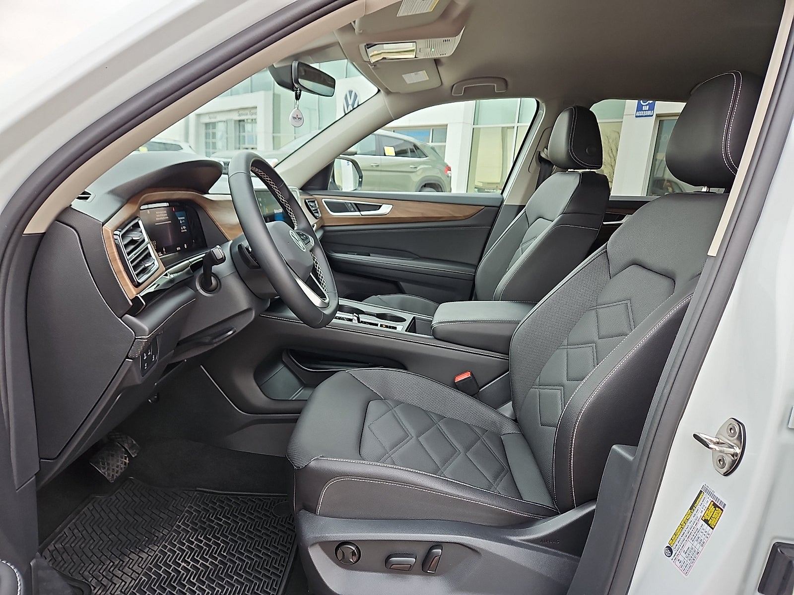 2025 Volkswagen Atlas 2.0T SE