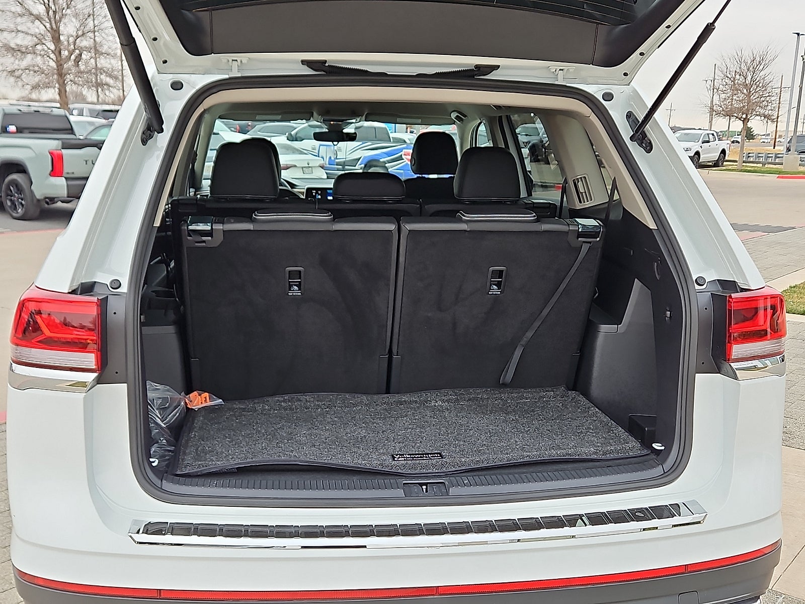 2025 Volkswagen Atlas 2.0T SE