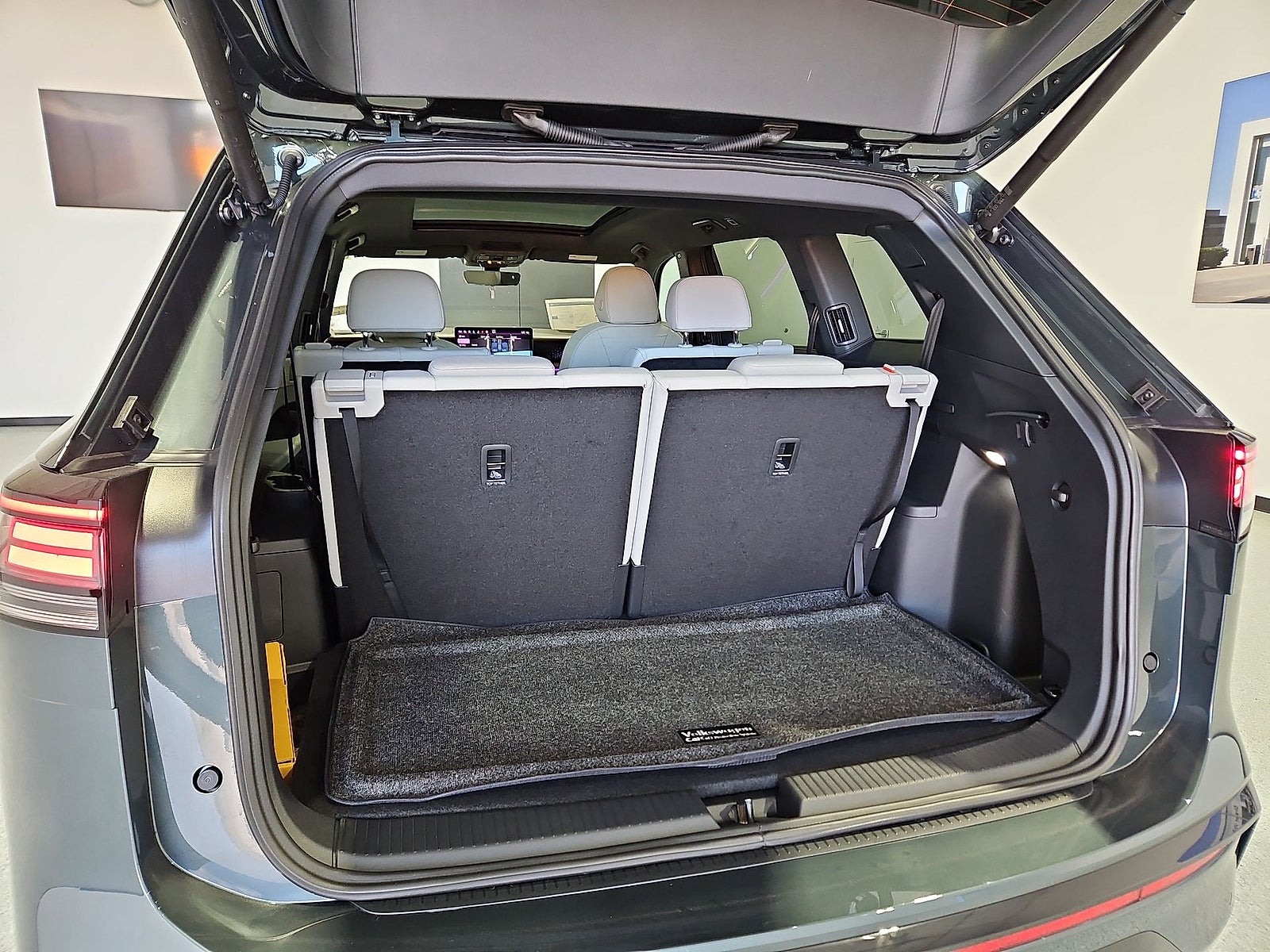 2027 Volkswagen Atlas SEL Premium R-Line