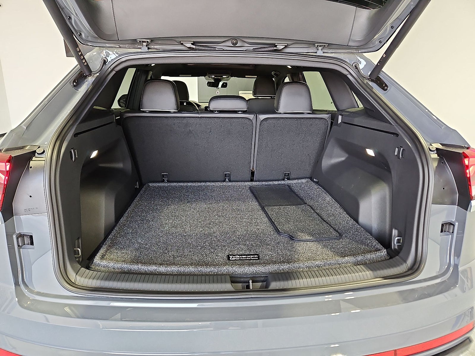2026 Volkswagen Atlas Cross Sport SEL Premium R-Line