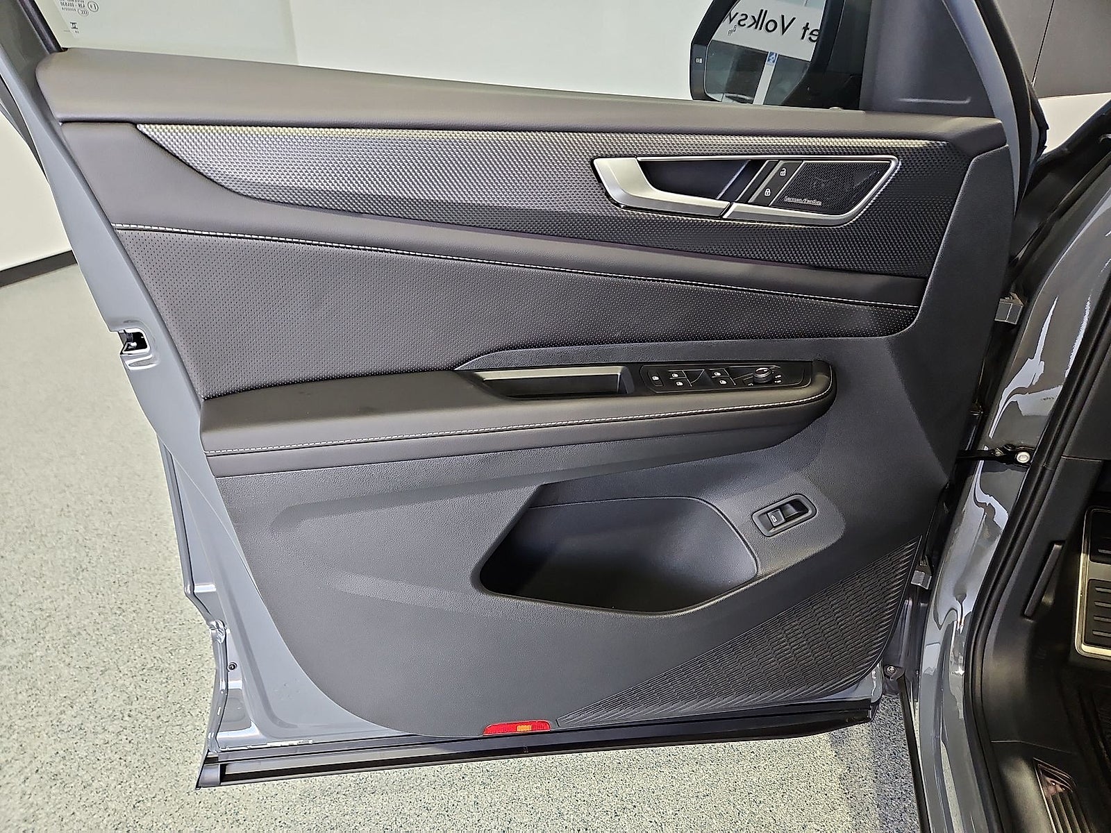 2026 Volkswagen Atlas Cross Sport SEL Premium R-Line