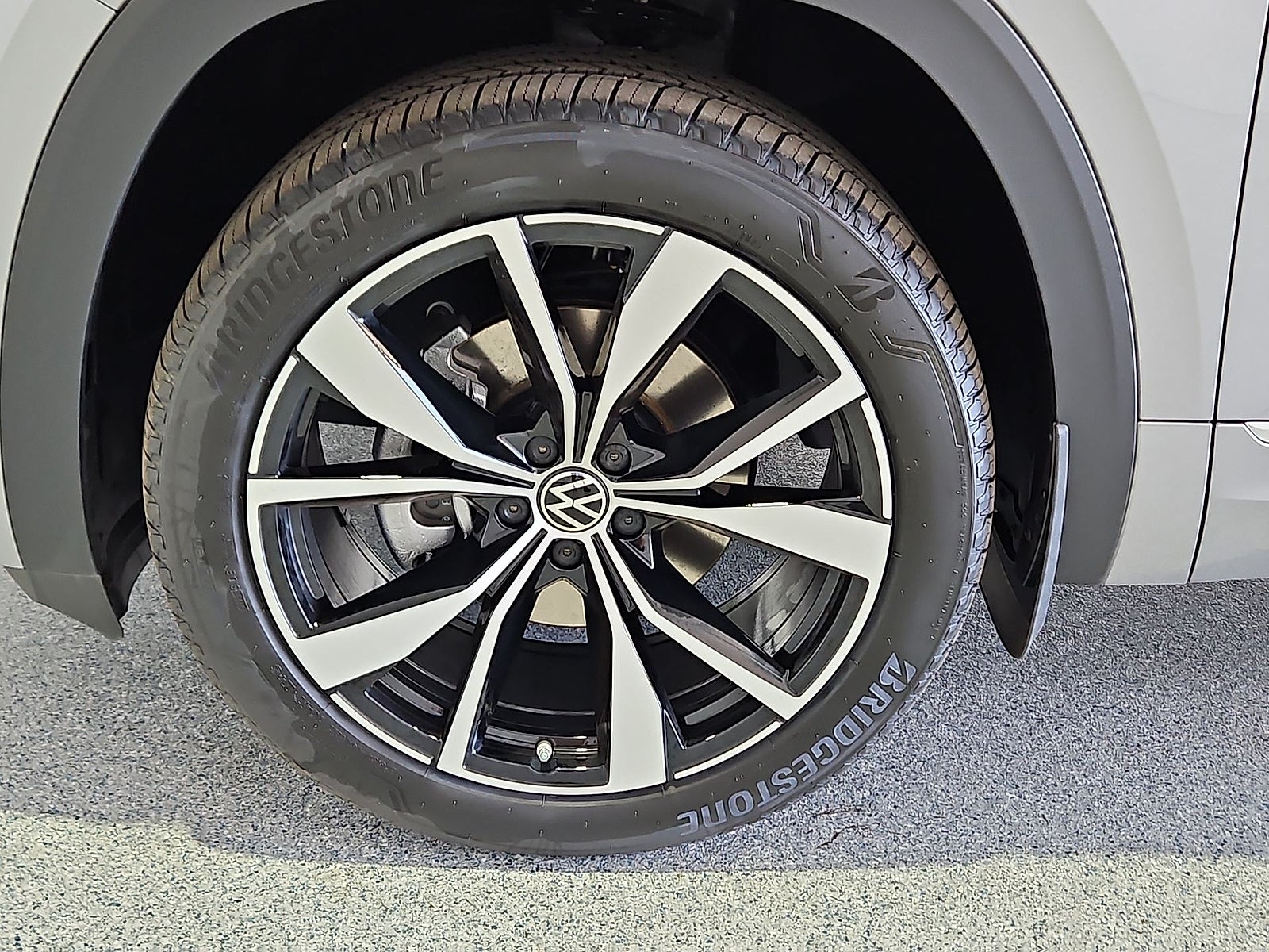 2026 Volkswagen Atlas Cross Sport SEL Premium R-Line