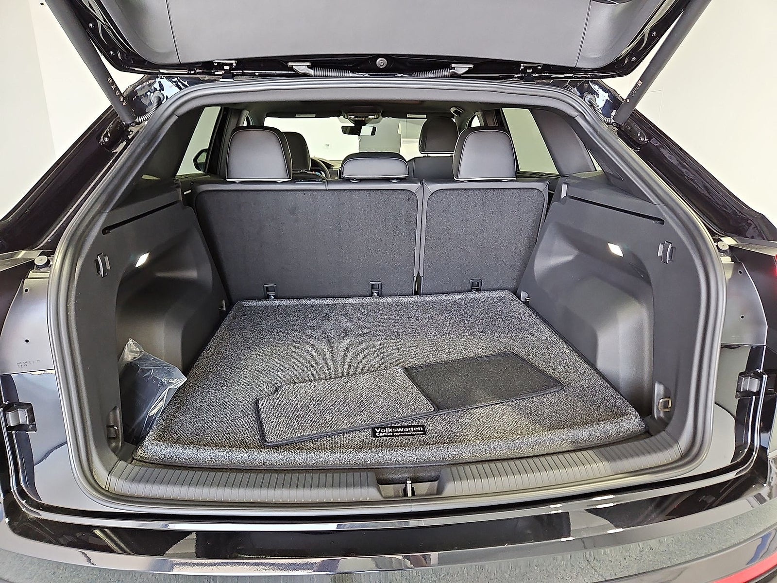 2026 Volkswagen Atlas Cross Sport SEL Premium R-Line