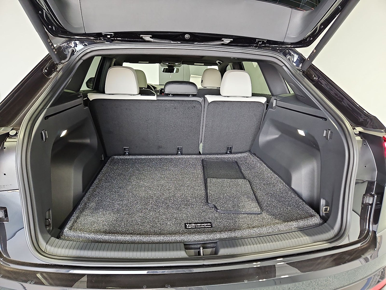 2026 Volkswagen Atlas Cross Sport SEL Premium R-Line