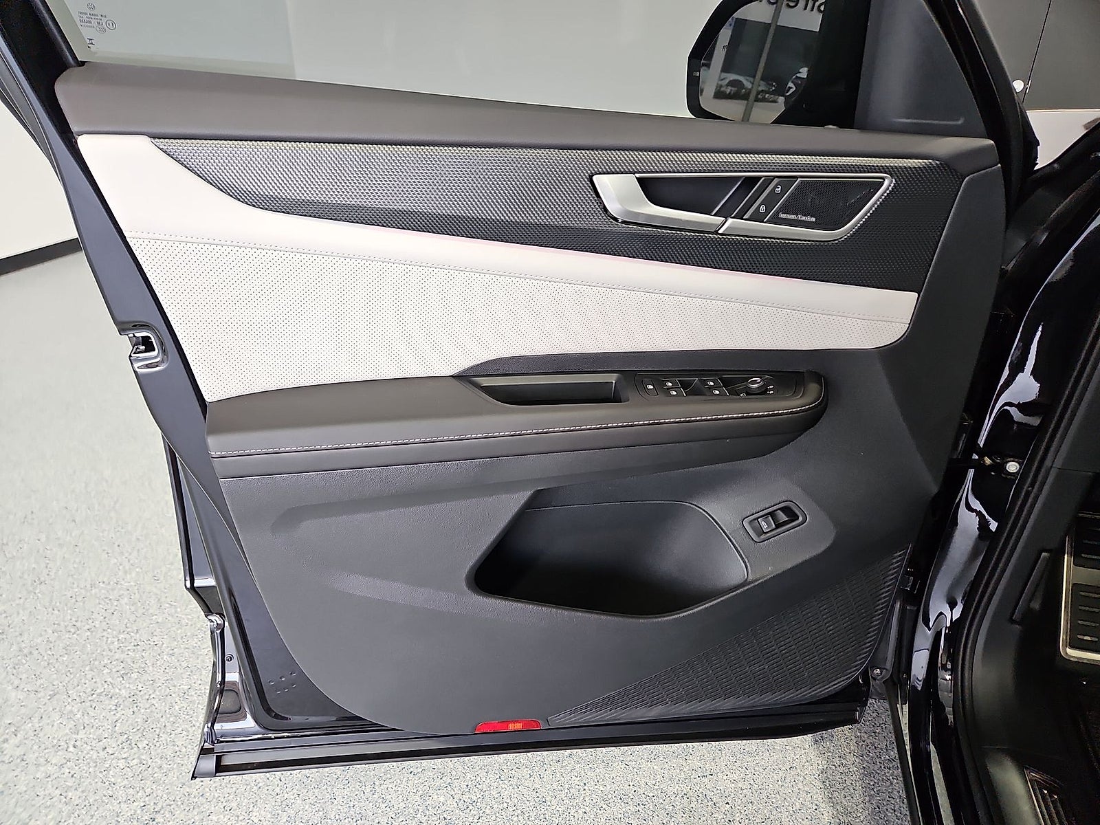 2026 Volkswagen Atlas Cross Sport SEL Premium R-Line