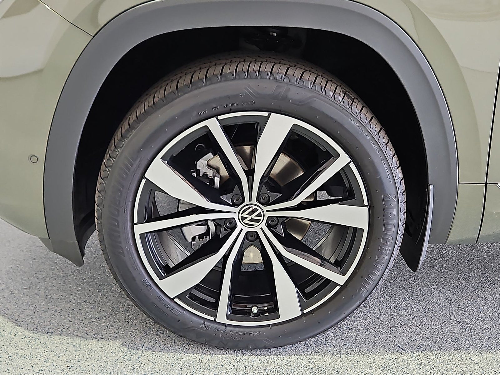 2026 Volkswagen Atlas Cross Sport SEL Premium R-Line