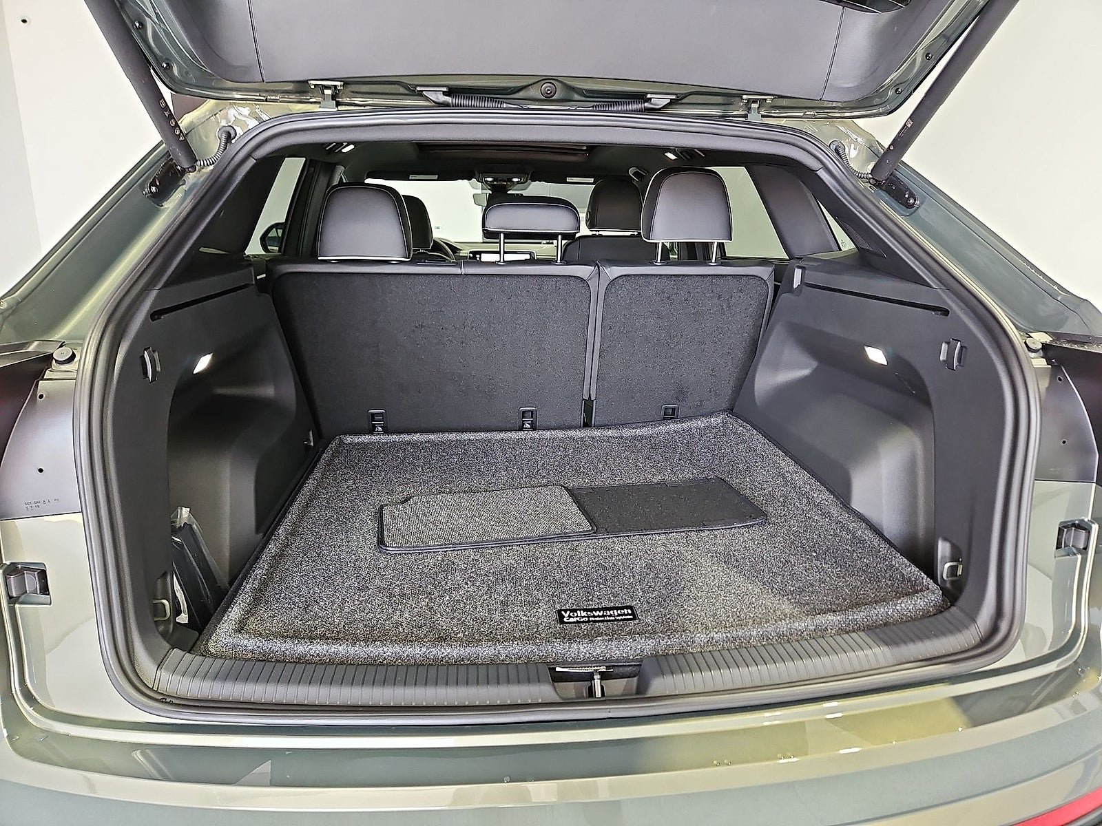 2026 Volkswagen Atlas Cross Sport SEL Premium R-Line