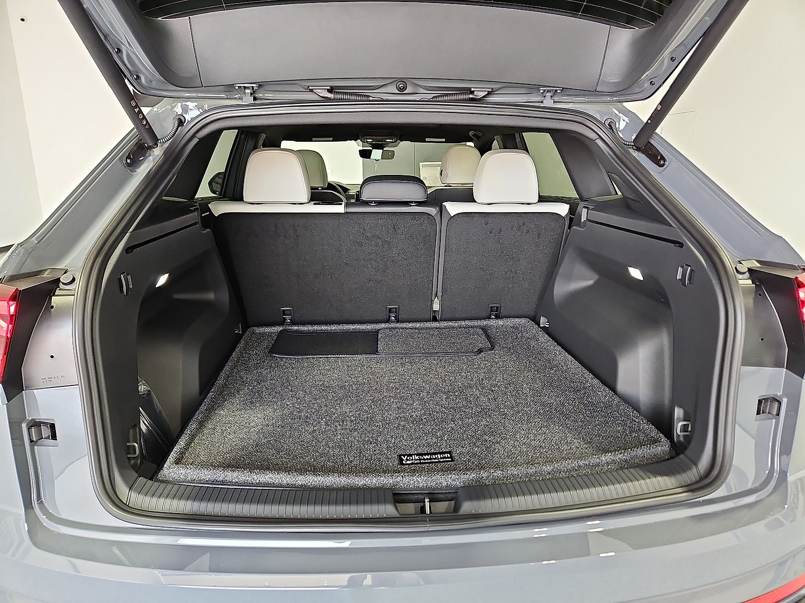 2026 Volkswagen Atlas Cross Sport SEL Premium R-Line