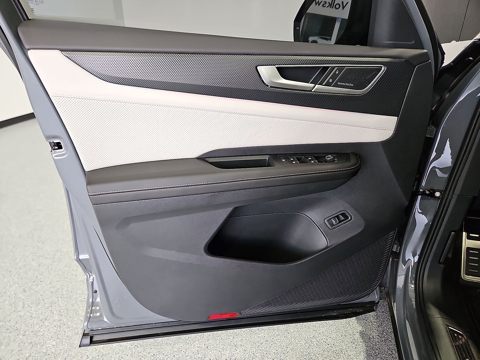 2026 Volkswagen Atlas Cross Sport SEL Premium R-Line