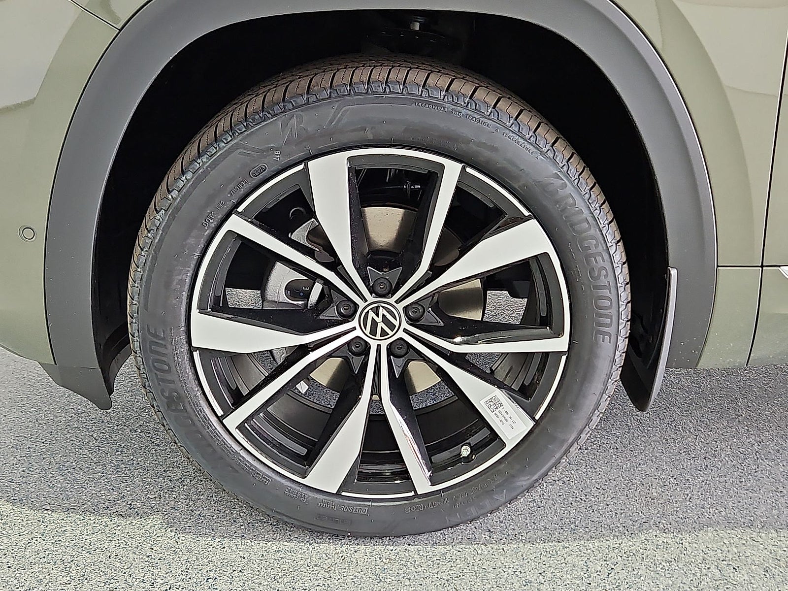2026 Volkswagen Atlas Cross Sport SEL Premium R-Line