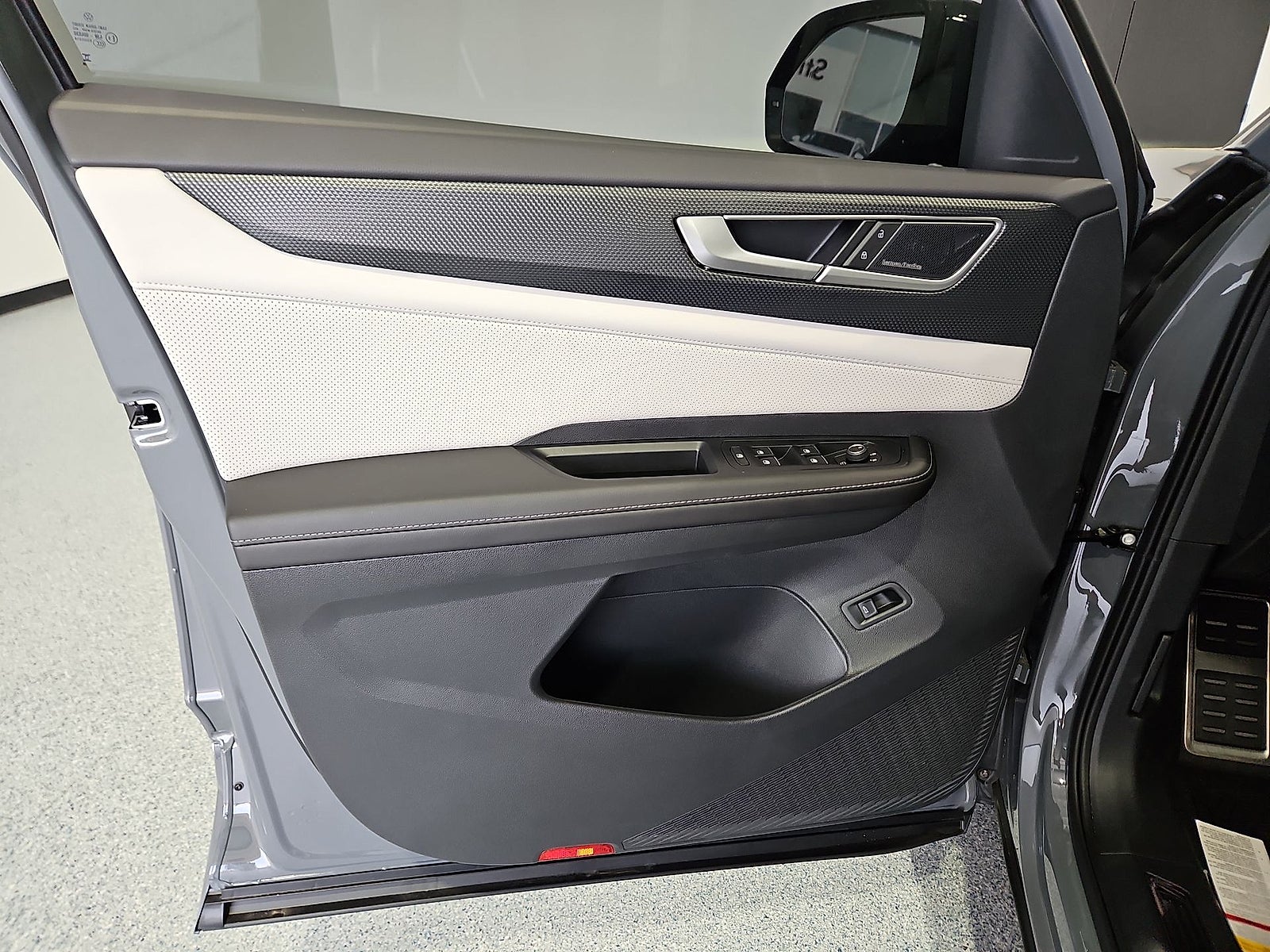 2026 Volkswagen Atlas Cross Sport SEL Premium R-Line