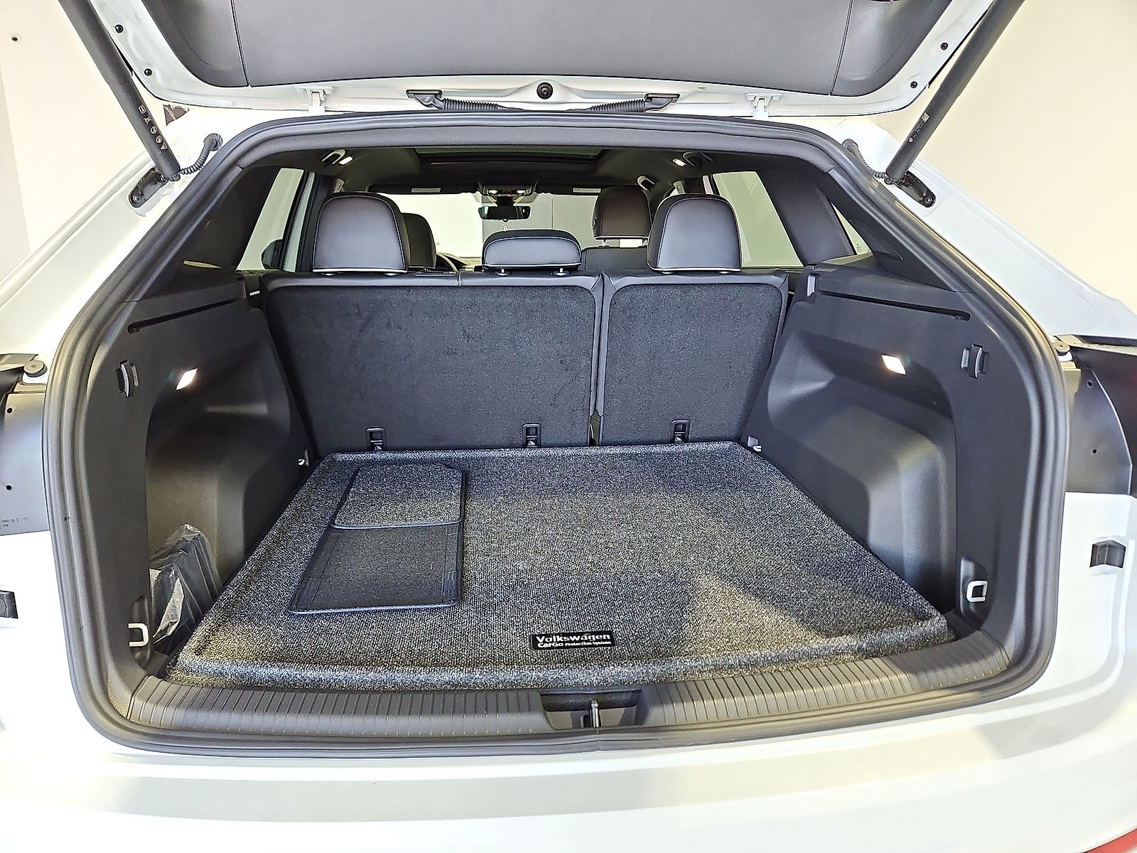 2026 Volkswagen Atlas Cross Sport SEL Premium R-Line
