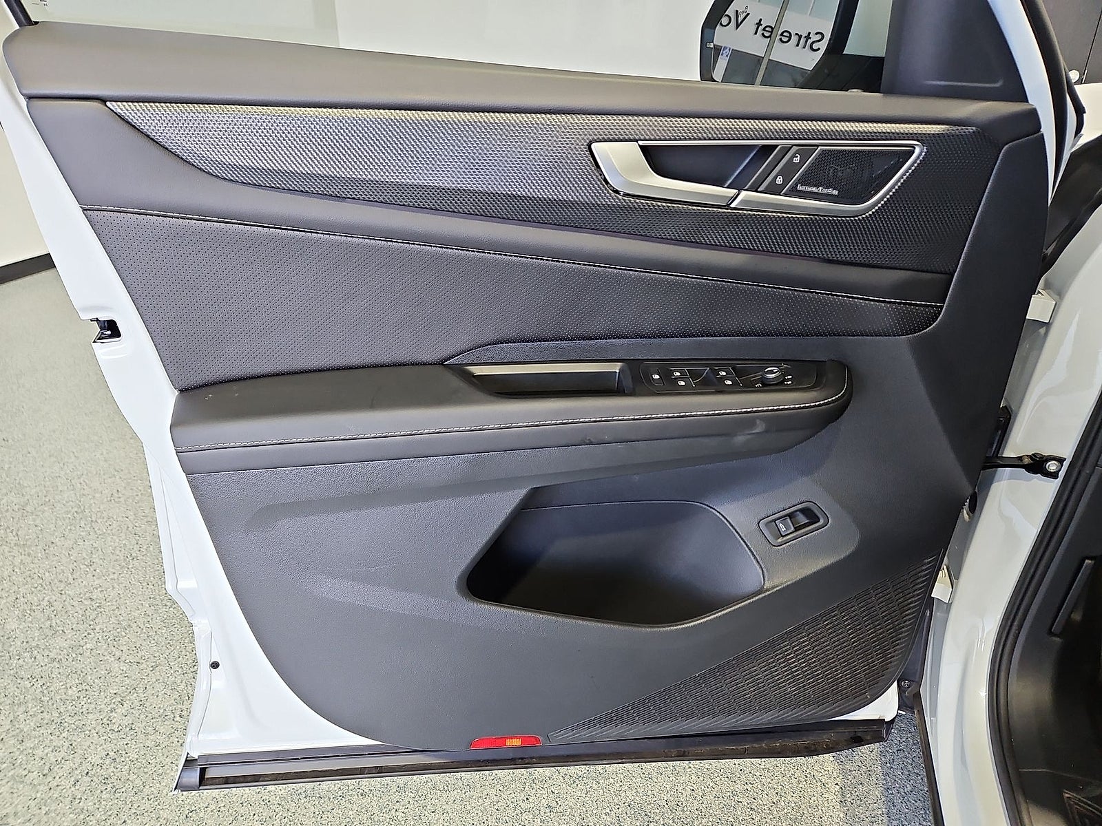 2026 Volkswagen Atlas Cross Sport SEL Premium R-Line