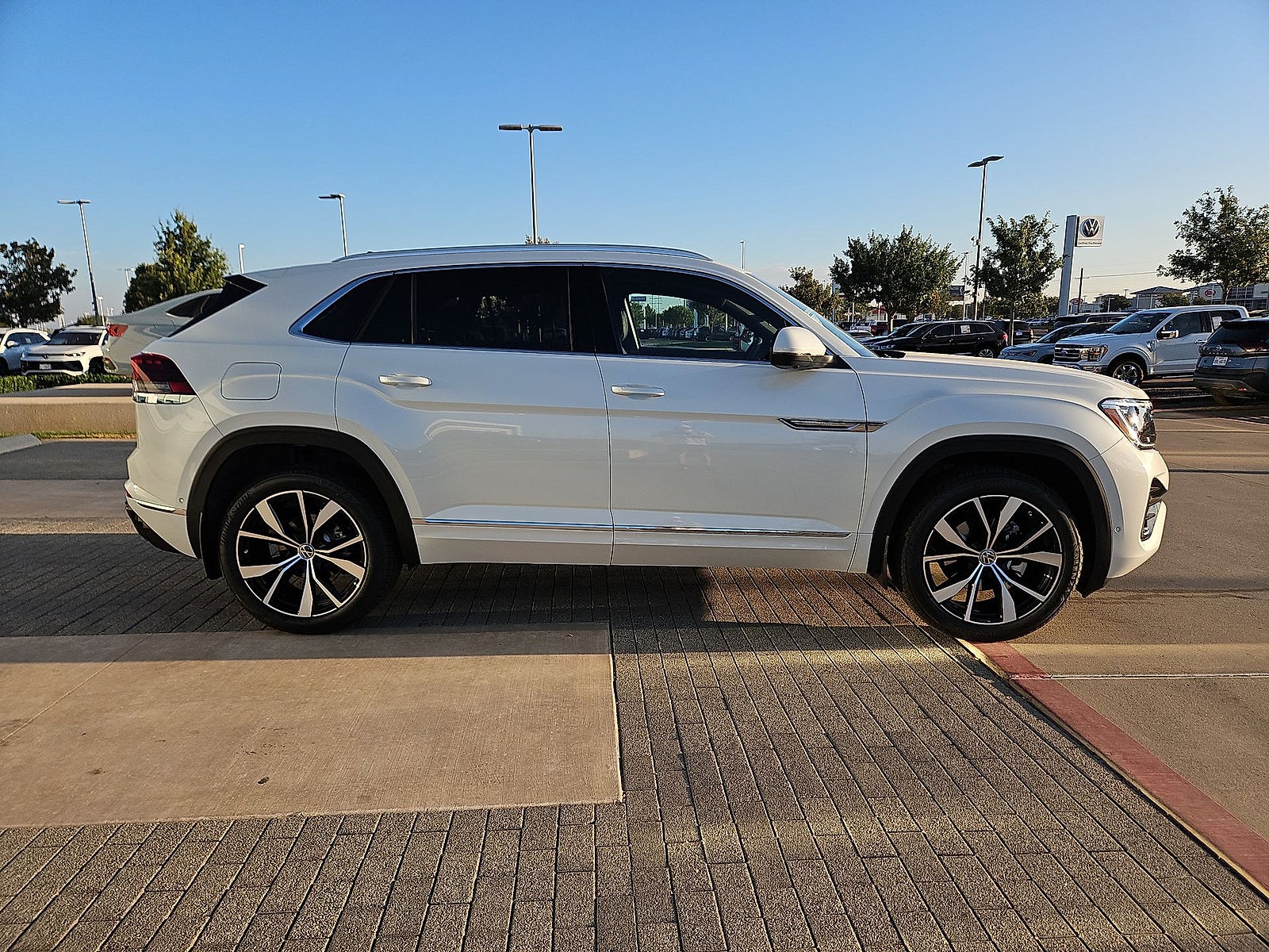 2026 Volkswagen Atlas Cross Sport SEL Premium R-Line