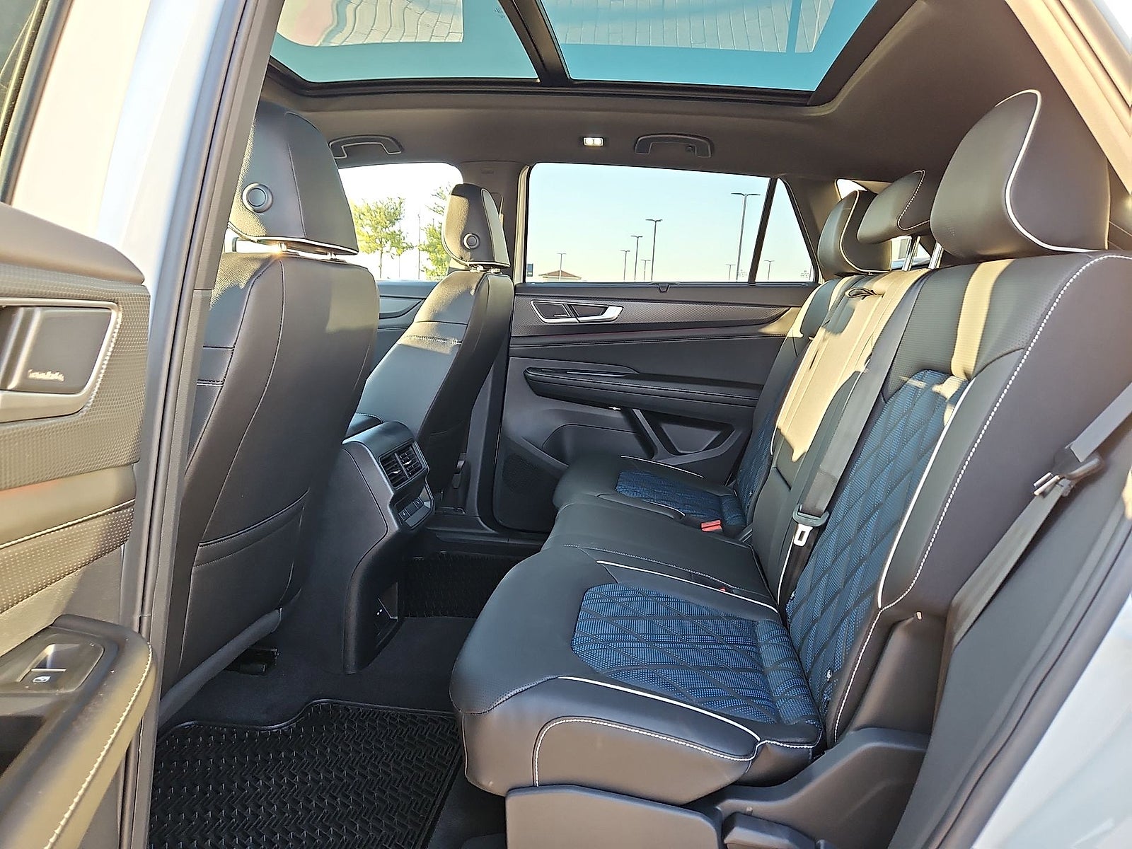 2026 Volkswagen Atlas Cross Sport SEL Premium R-Line