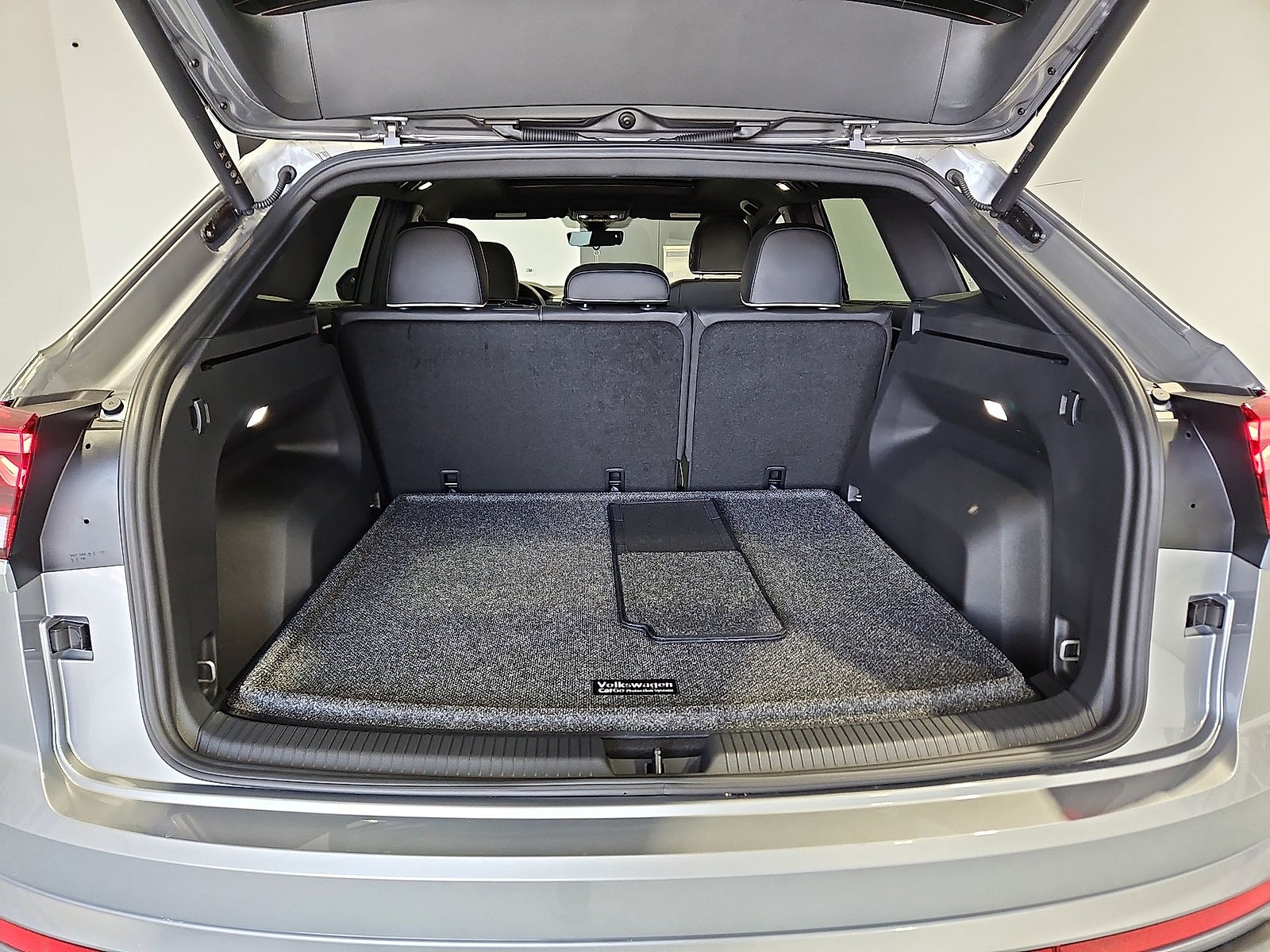 2026 Volkswagen Atlas Cross Sport SEL Premium R-Line