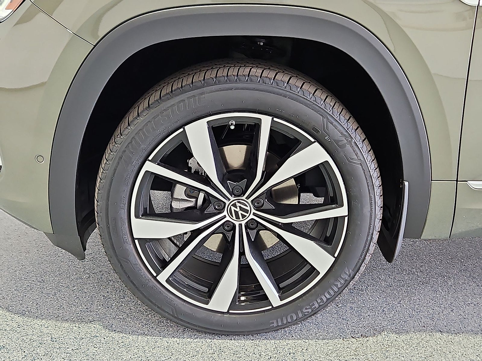 2026 Volkswagen Atlas Cross Sport SEL Premium R-Line