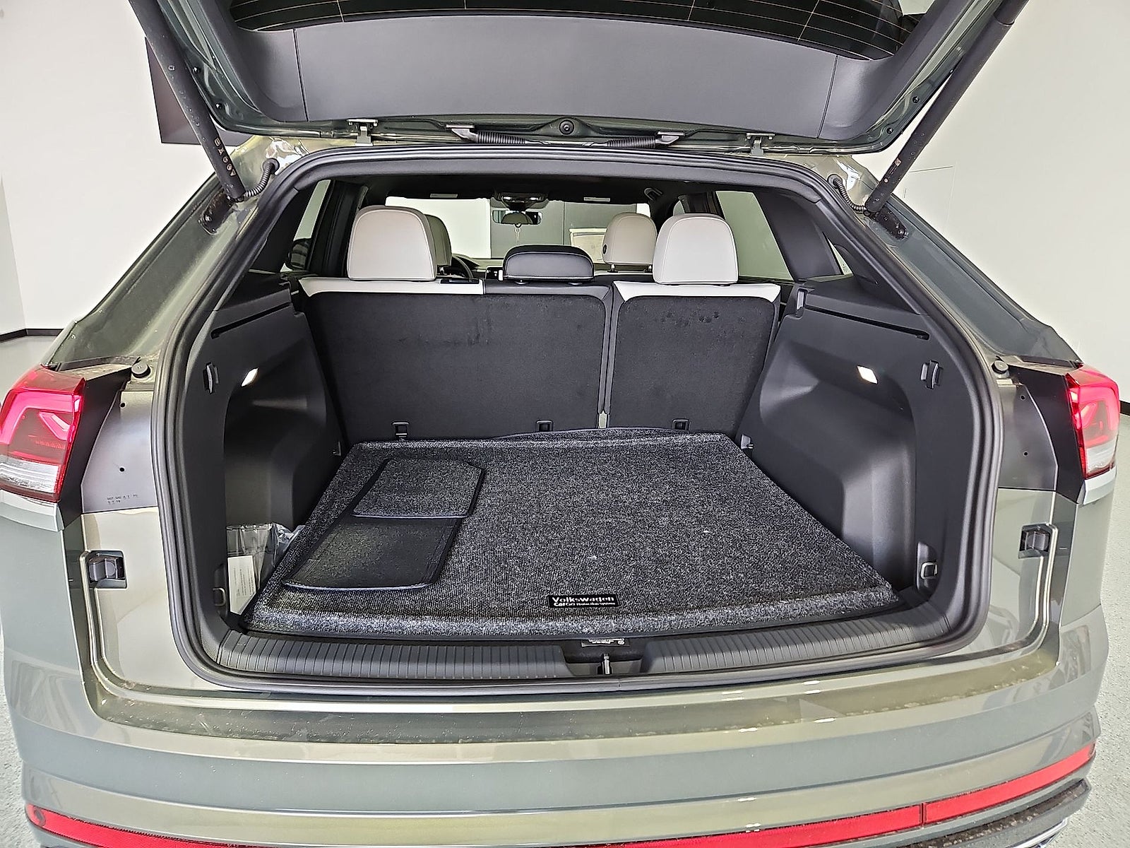 2026 Volkswagen Atlas Cross Sport SEL Premium R-Line