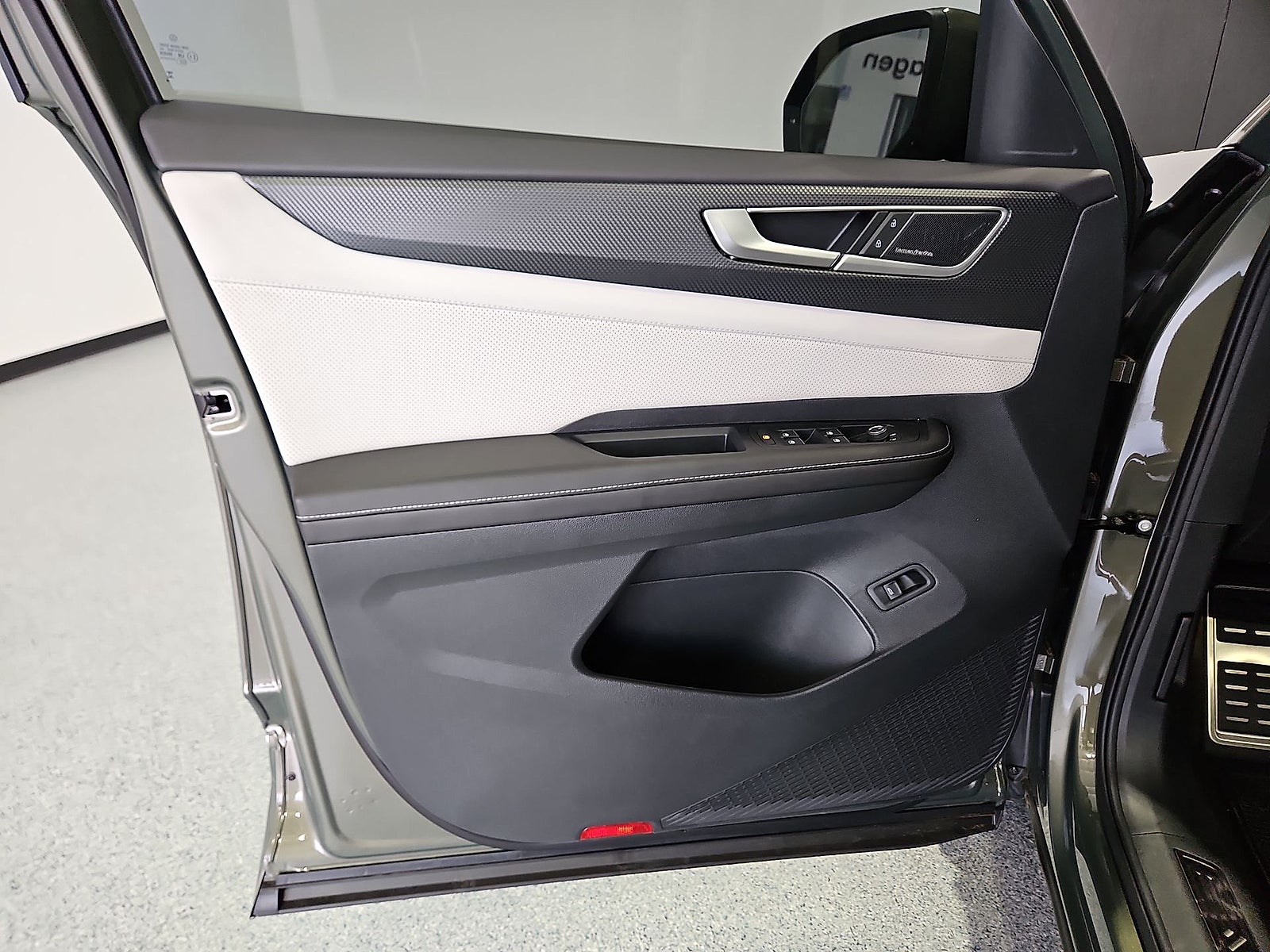 2026 Volkswagen Atlas Cross Sport SEL Premium R-Line